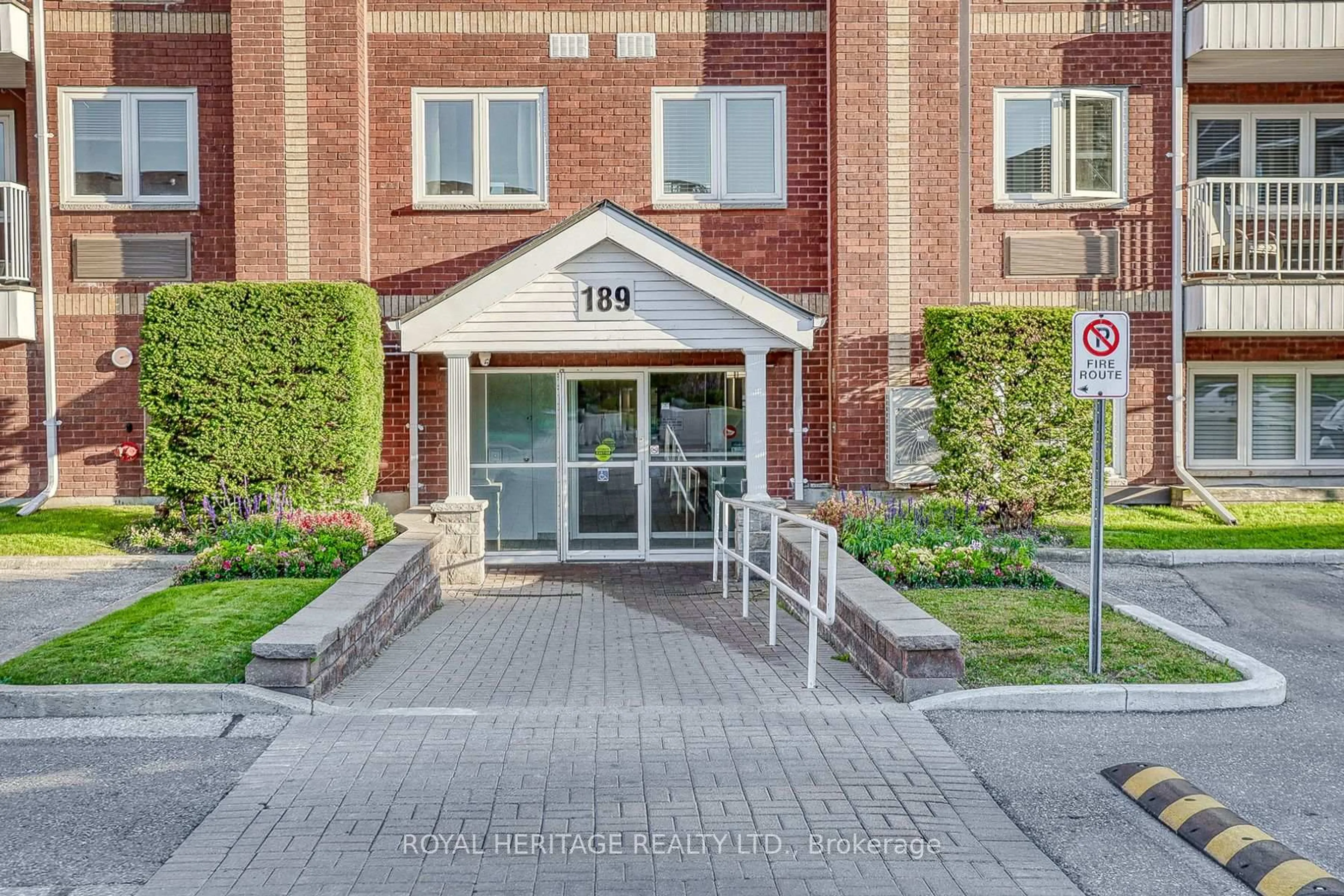 Indoor foyer for 189 Lake Driveway N/A #217, Ajax Ontario L1S 7J1