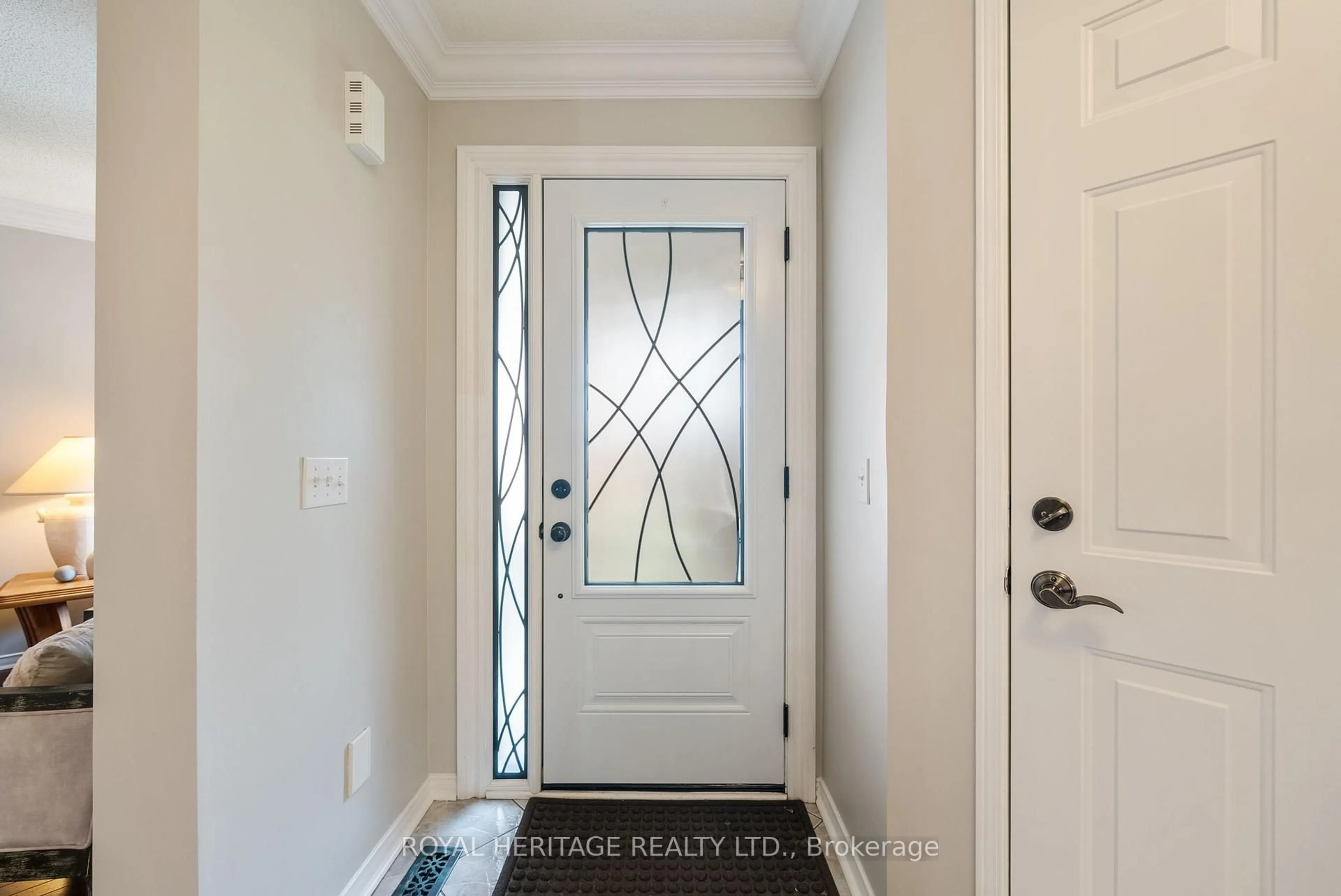 Indoor entryway for 21 Dalebrooke Cres, Whitby Ontario L1P 1P1