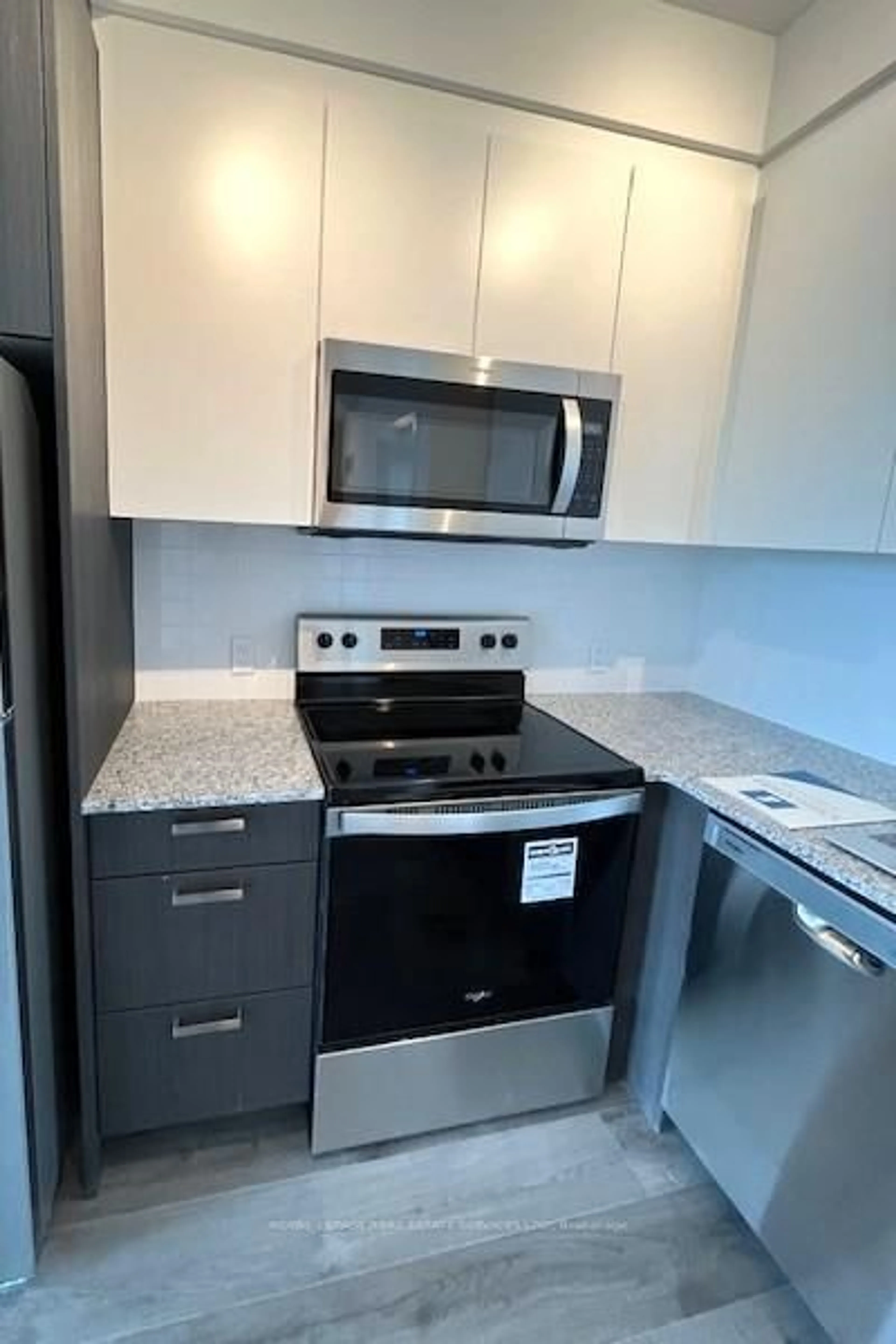 Standard kitchen, unknown for 1010 Dundas St #518, Whitby Ontario L1N 2K2