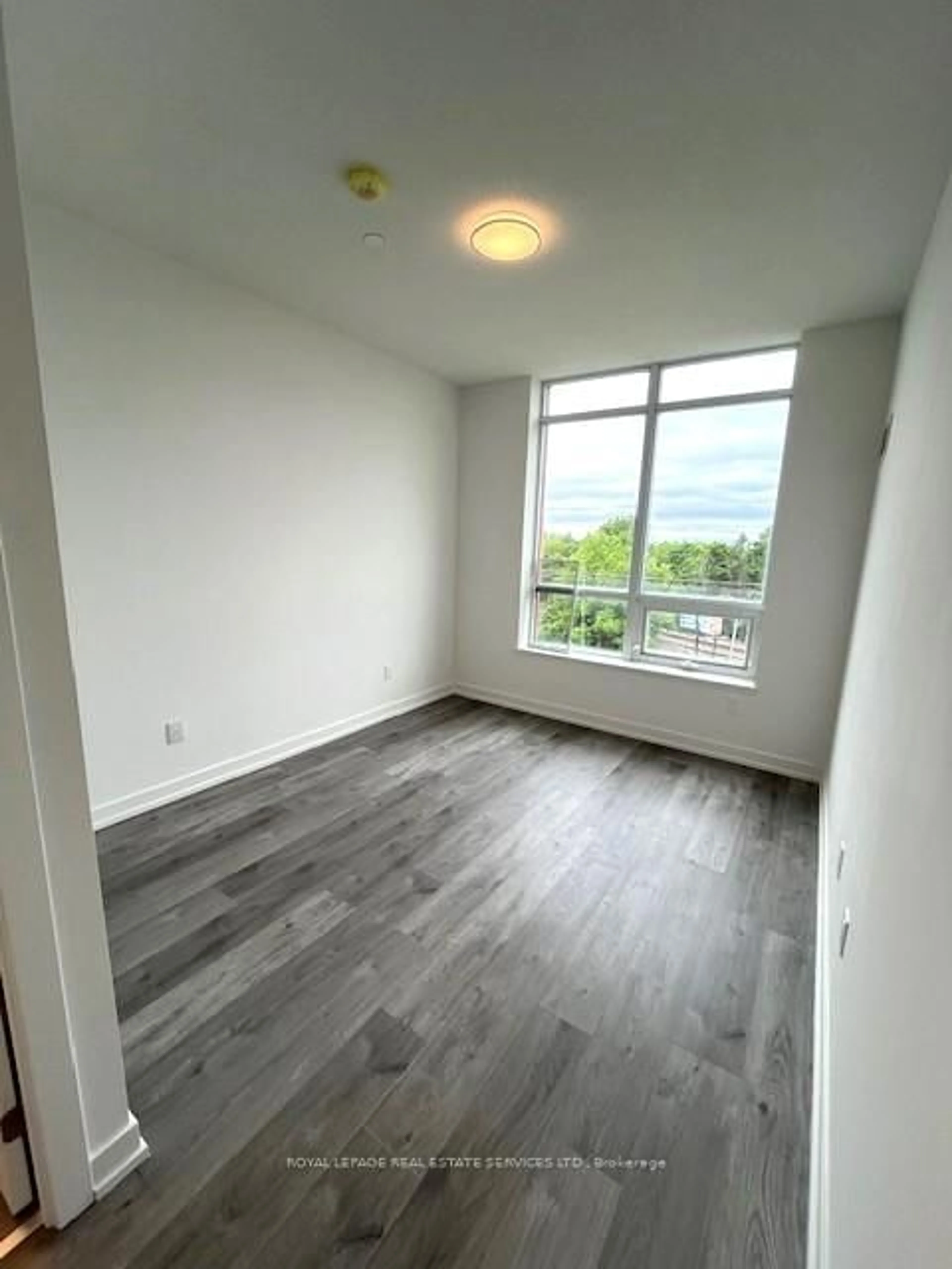 A pic of a room for 1010 Dundas St #518, Whitby Ontario L1N 2K2
