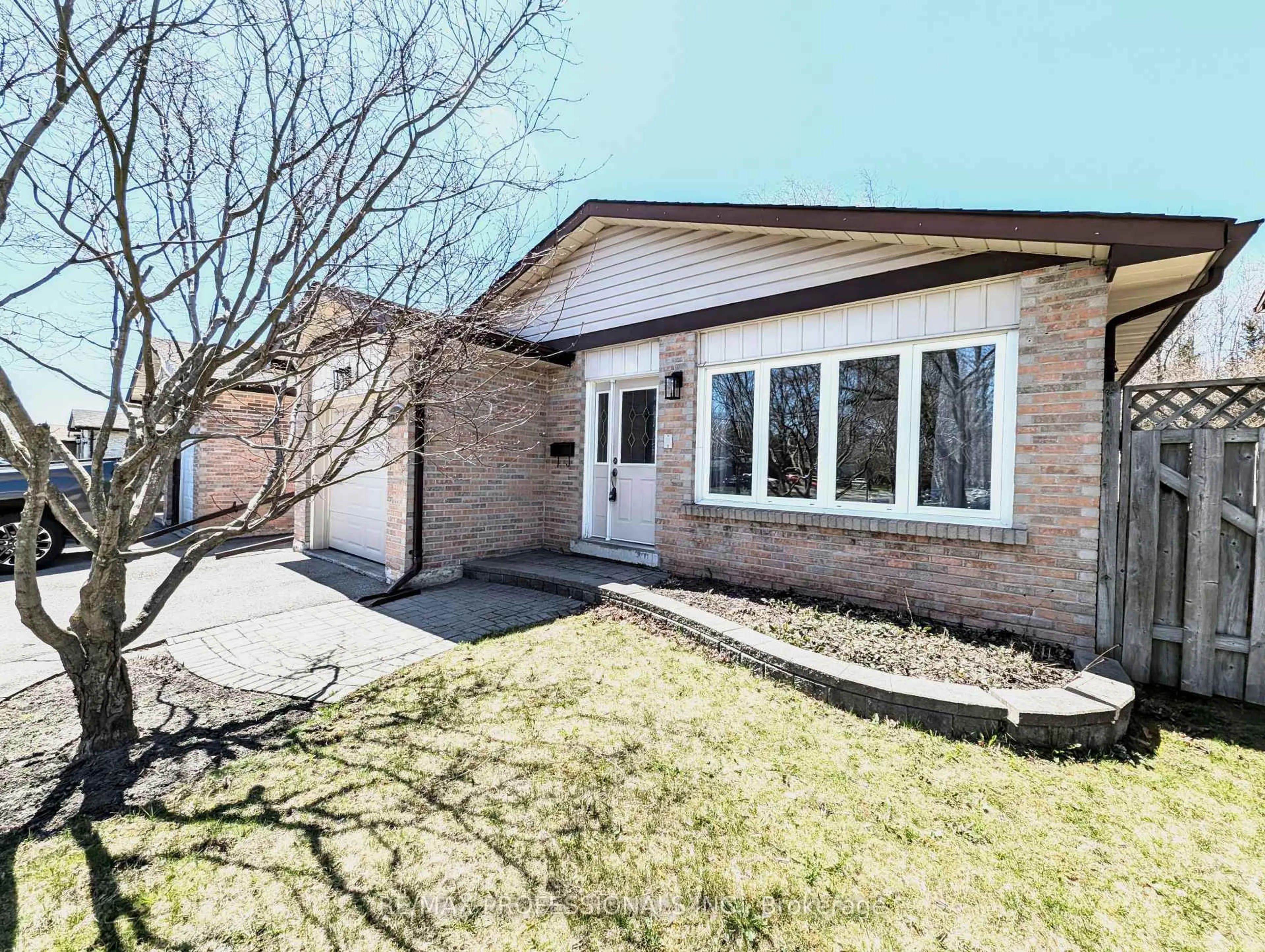 Home with brick exterior material, street for 240 Limerick St, Oshawa Ontario L1J 6K9