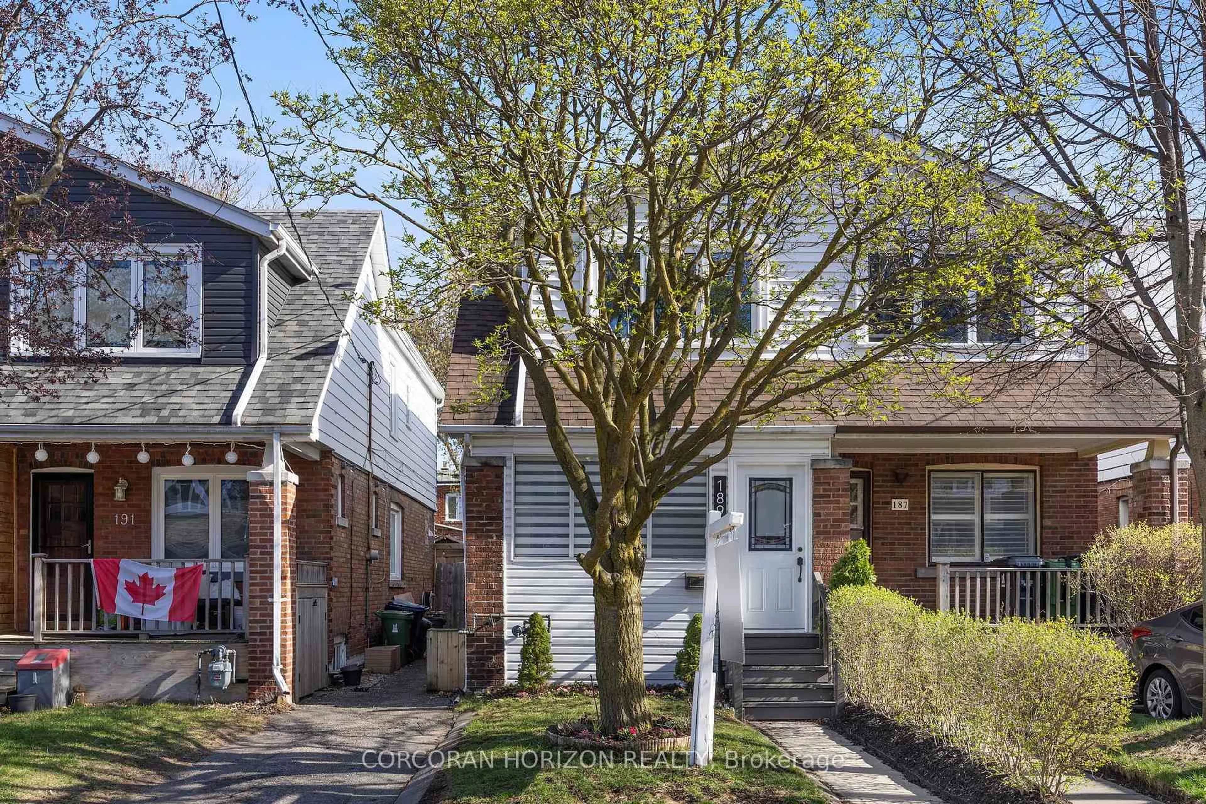 Home with brick exterior material, street for 189 Springdale Blvd, Toronto Ontario M4C 1Z6