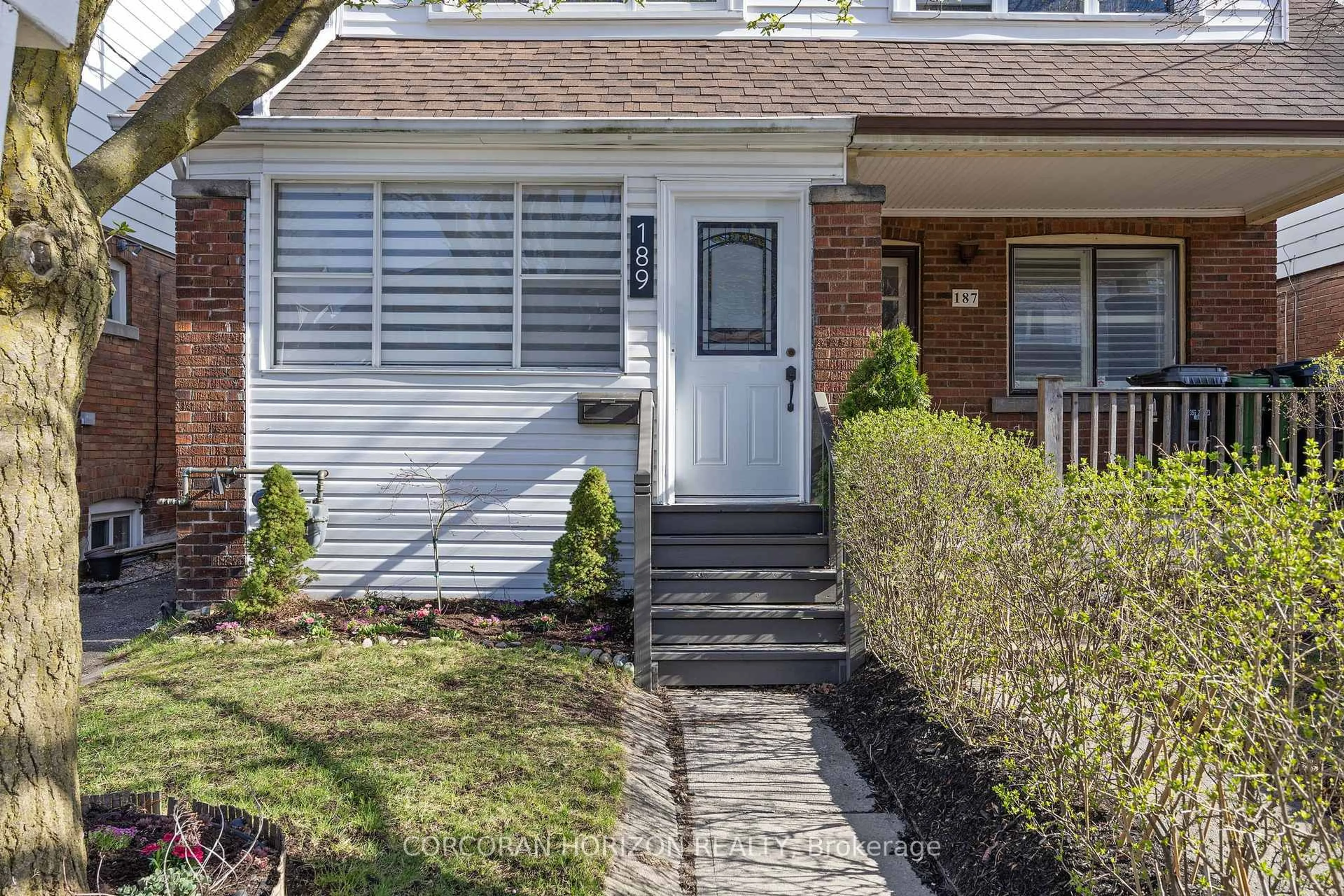 Unknown for 189 Springdale Blvd, Toronto Ontario M4C 1Z6