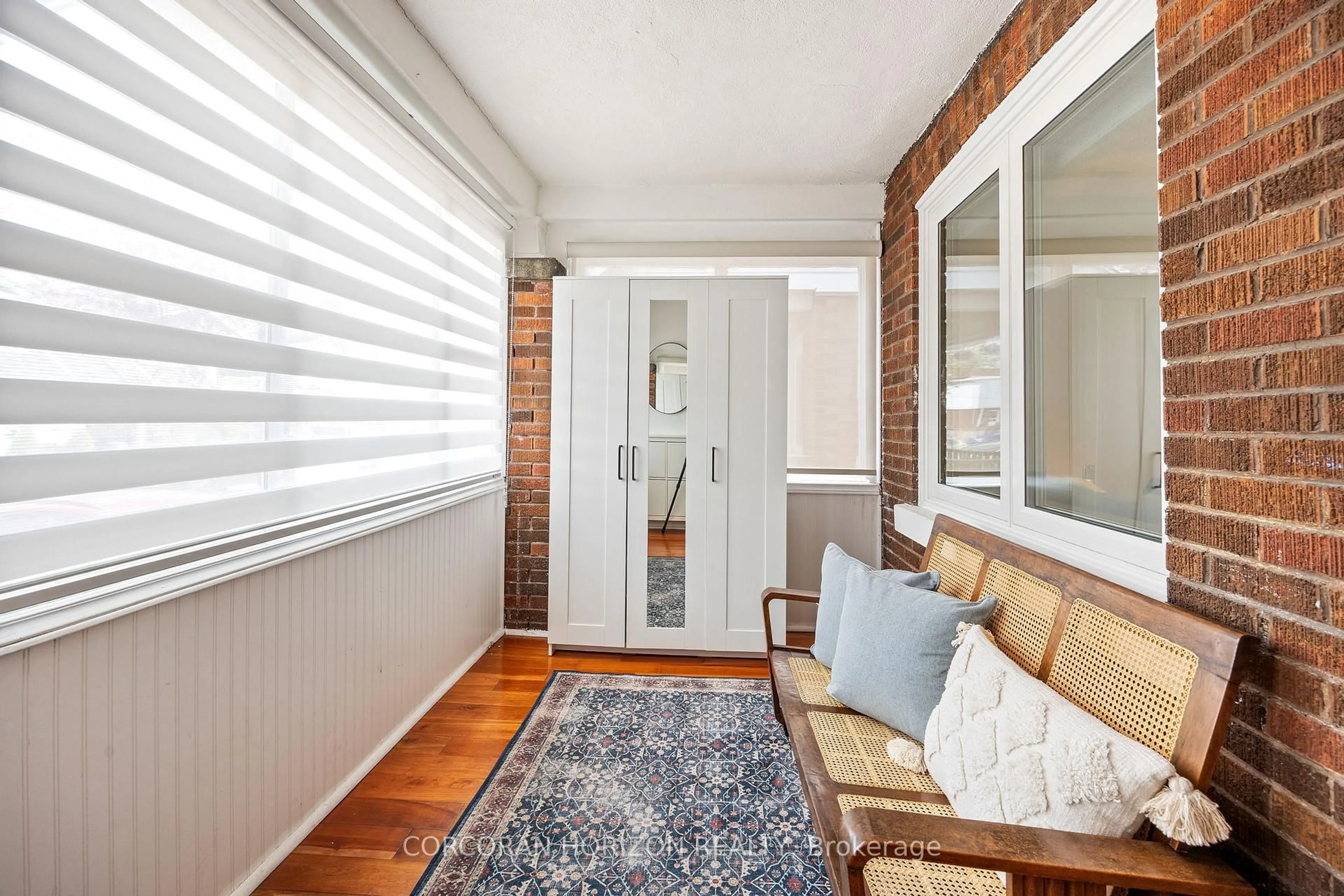 Indoor entryway for 189 Springdale Blvd, Toronto Ontario M4C 1Z6