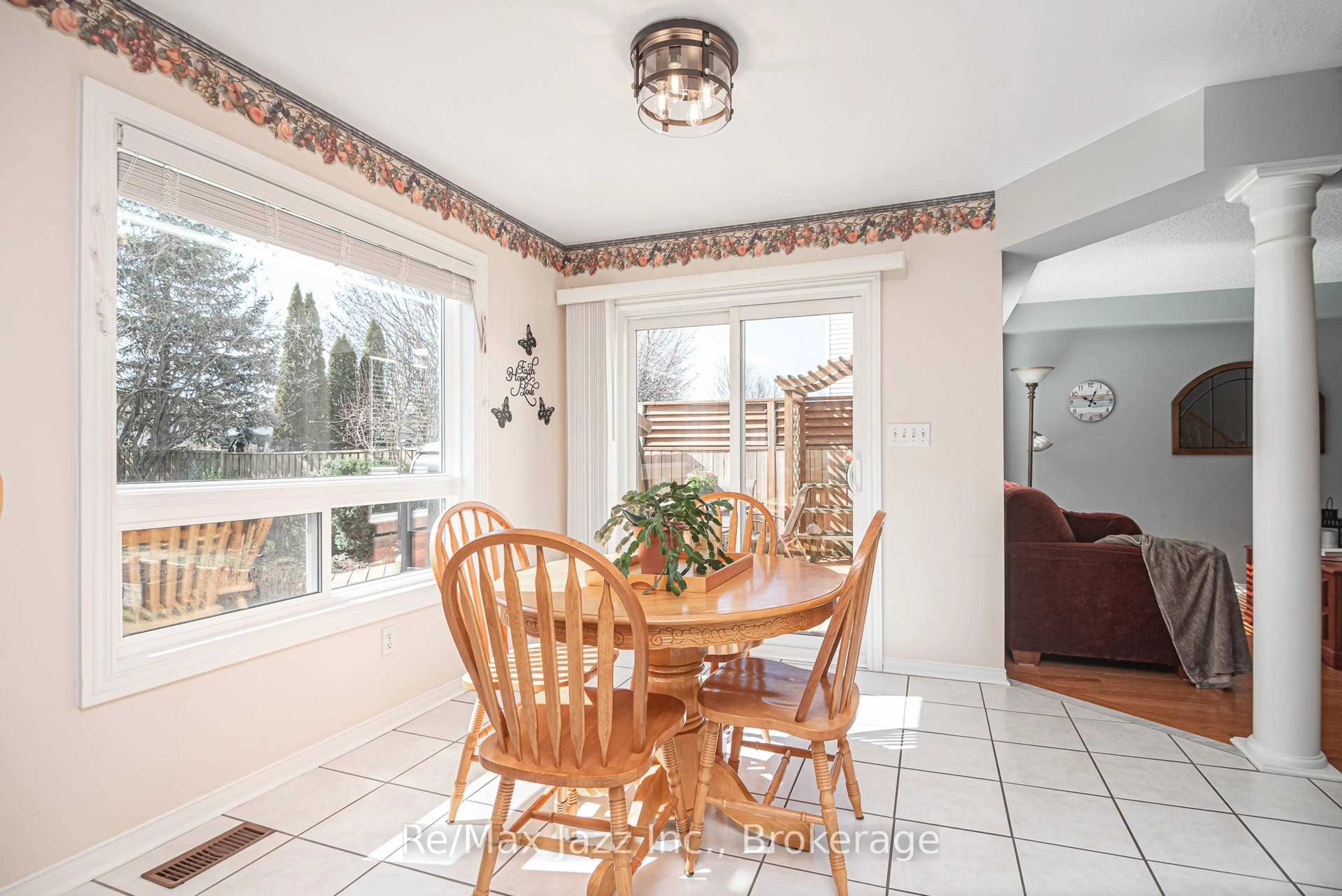 Dining room, ceramic/tile floor for 35 Avondale Dr, Clarington Ontario L1E 2Z2
