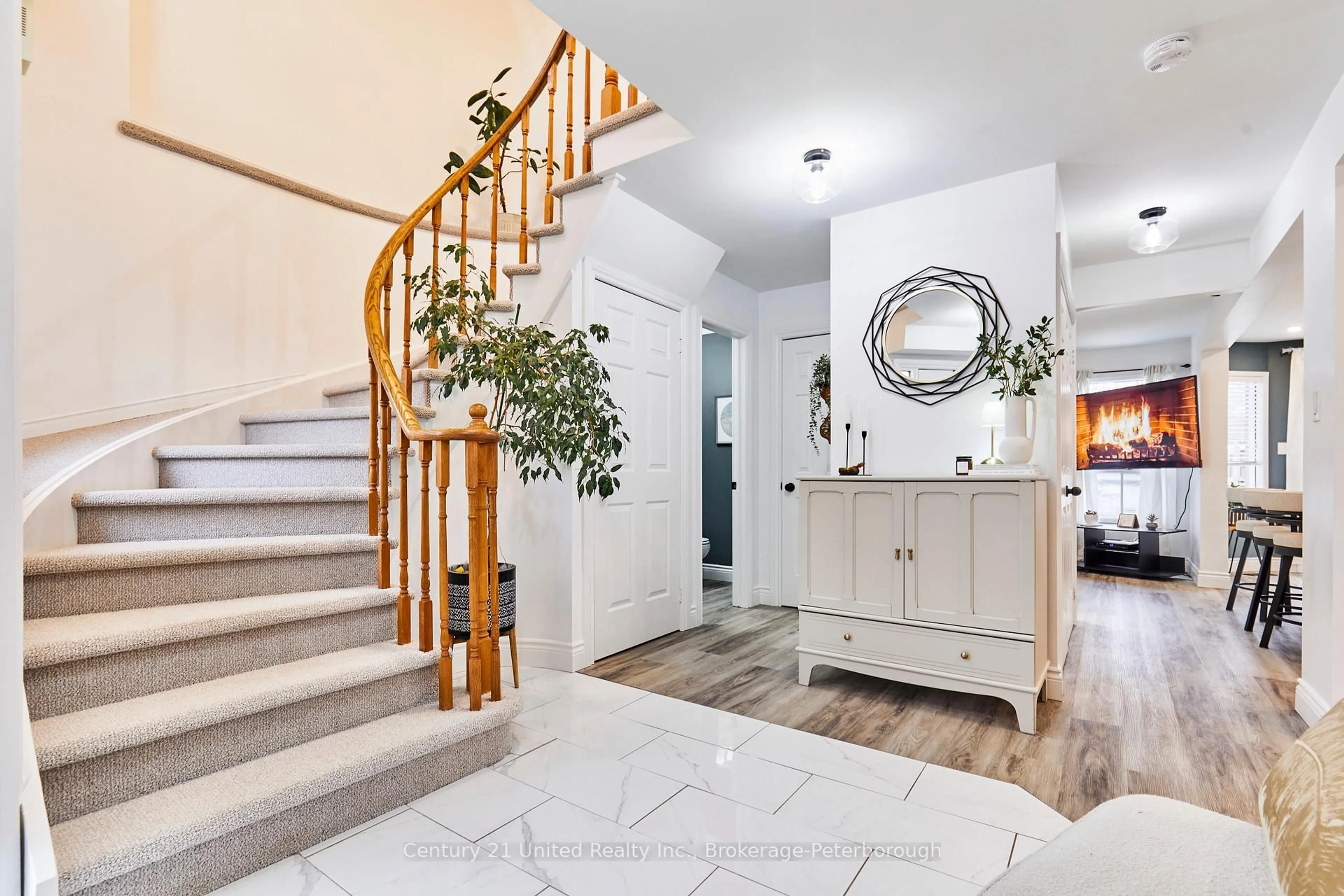Indoor entryway for 26 Lipton Cres, Whitby Ontario L1R 1W7