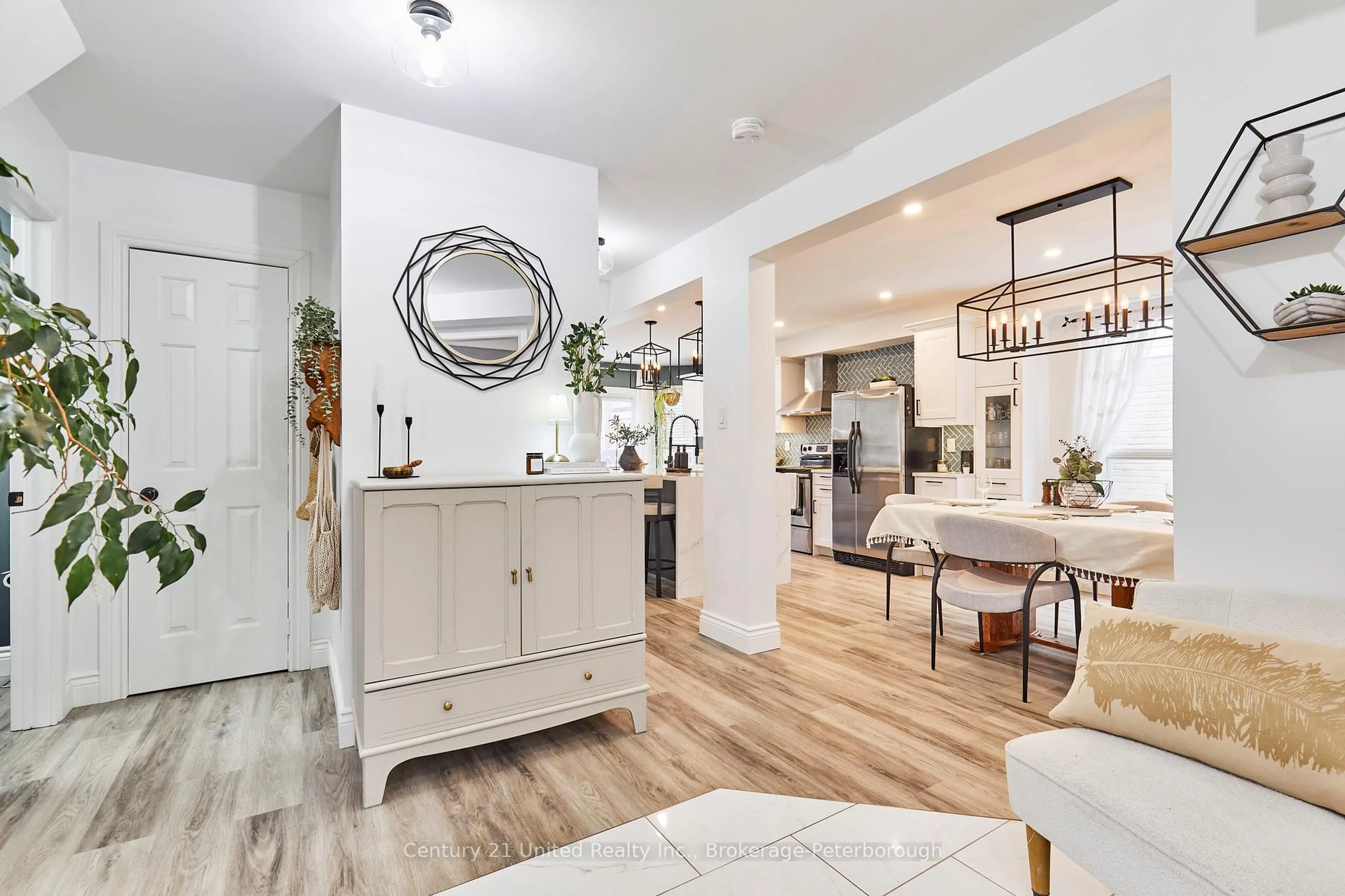 Open concept kitchen, unknown for 26 Lipton Cres, Whitby Ontario L1R 1W7