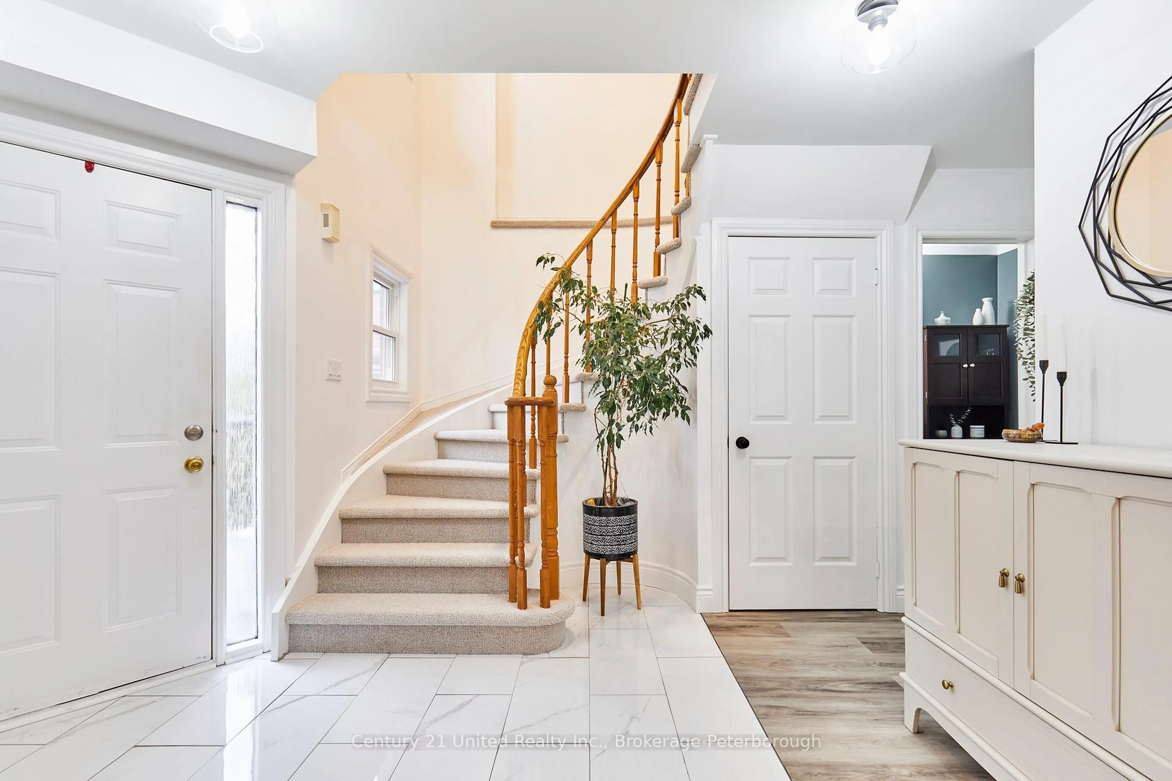Indoor entryway for 26 Lipton Cres, Whitby Ontario L1R 1W7