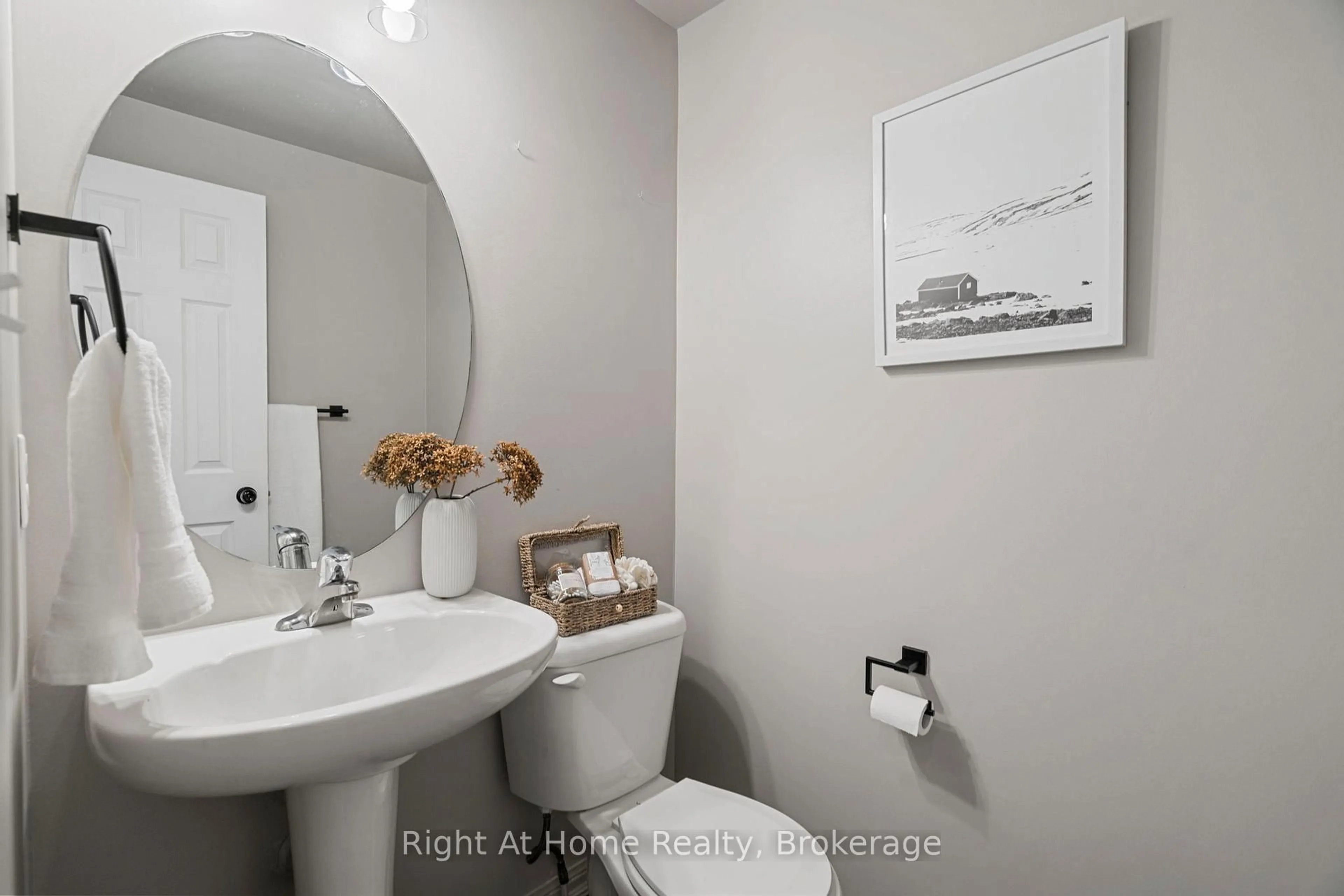 Standard bathroom, ceramic/tile floor for 58 Autumn Harvest Rd, Clarington Ontario L1C 0K7