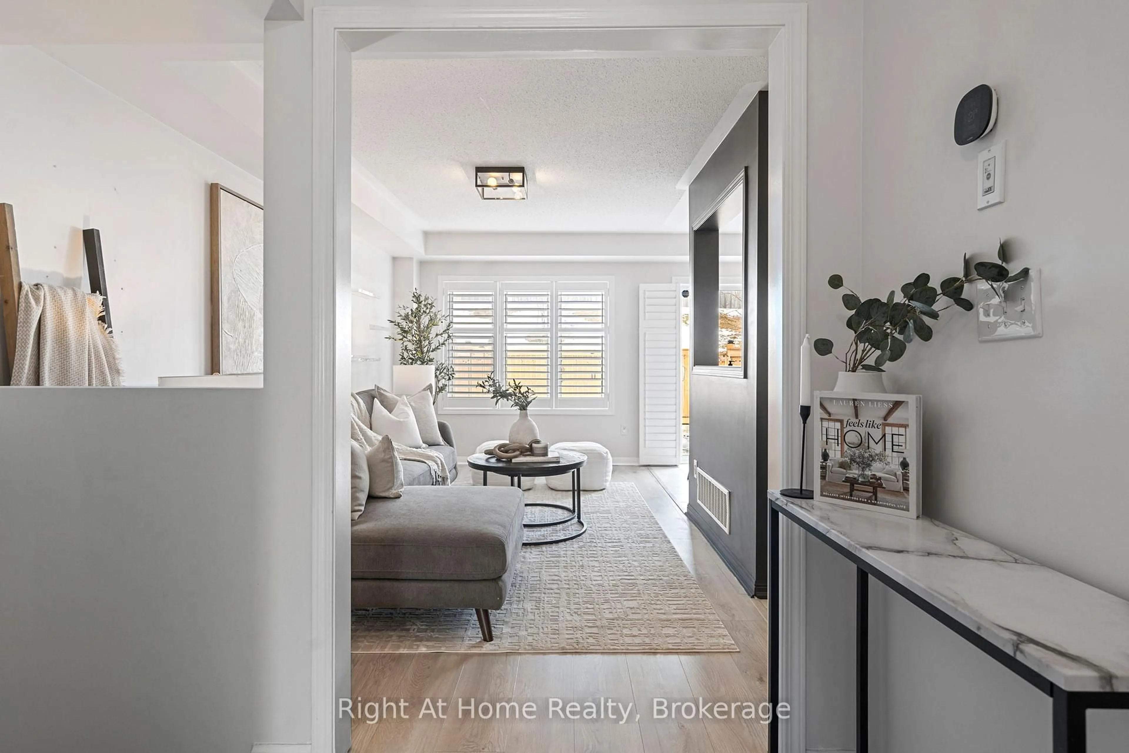Indoor entryway for 58 Autumn Harvest Rd, Clarington Ontario L1C 0K7