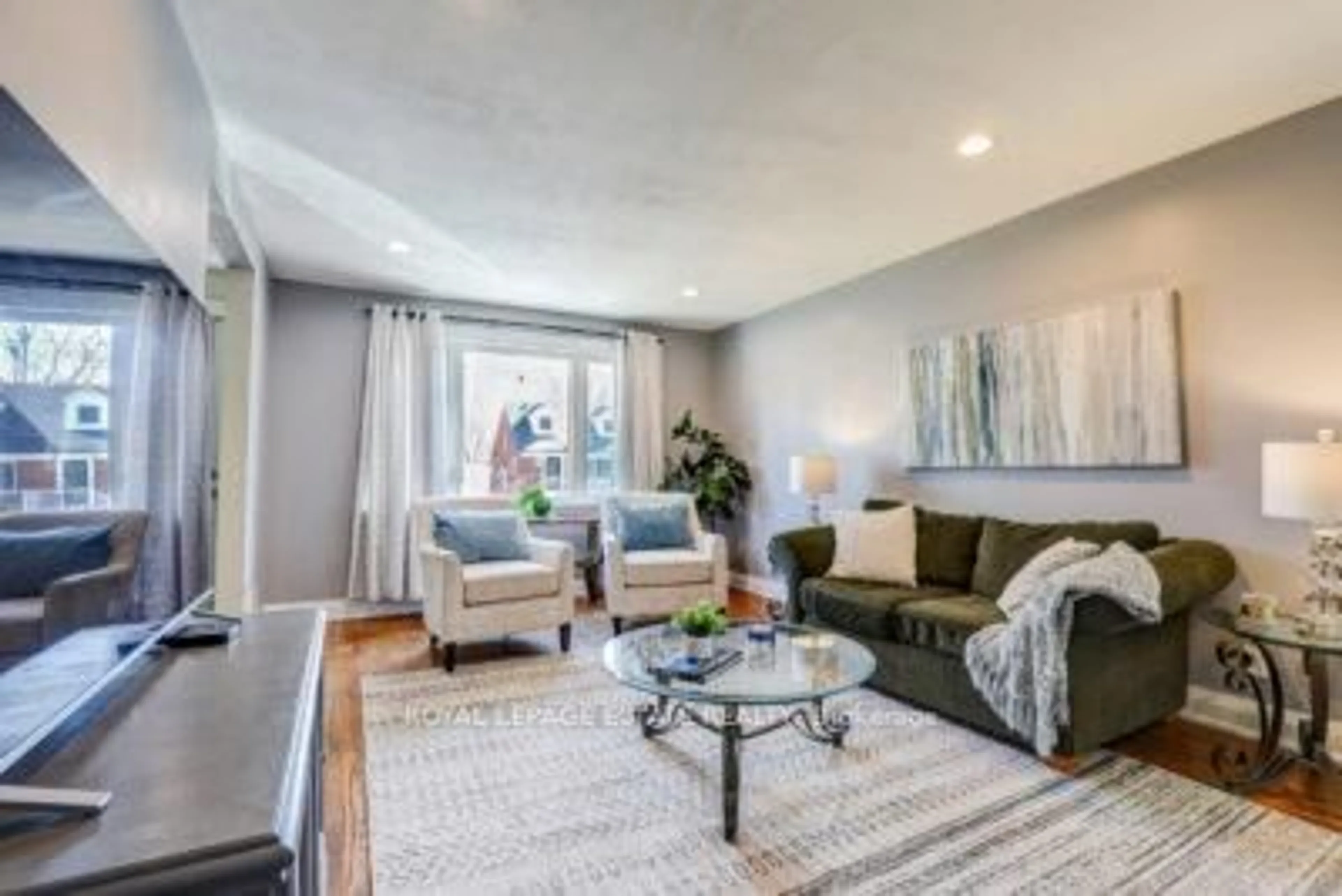 Living room with furniture, unknown for 52 Sandown Ave, Toronto Ontario M1N 3W3