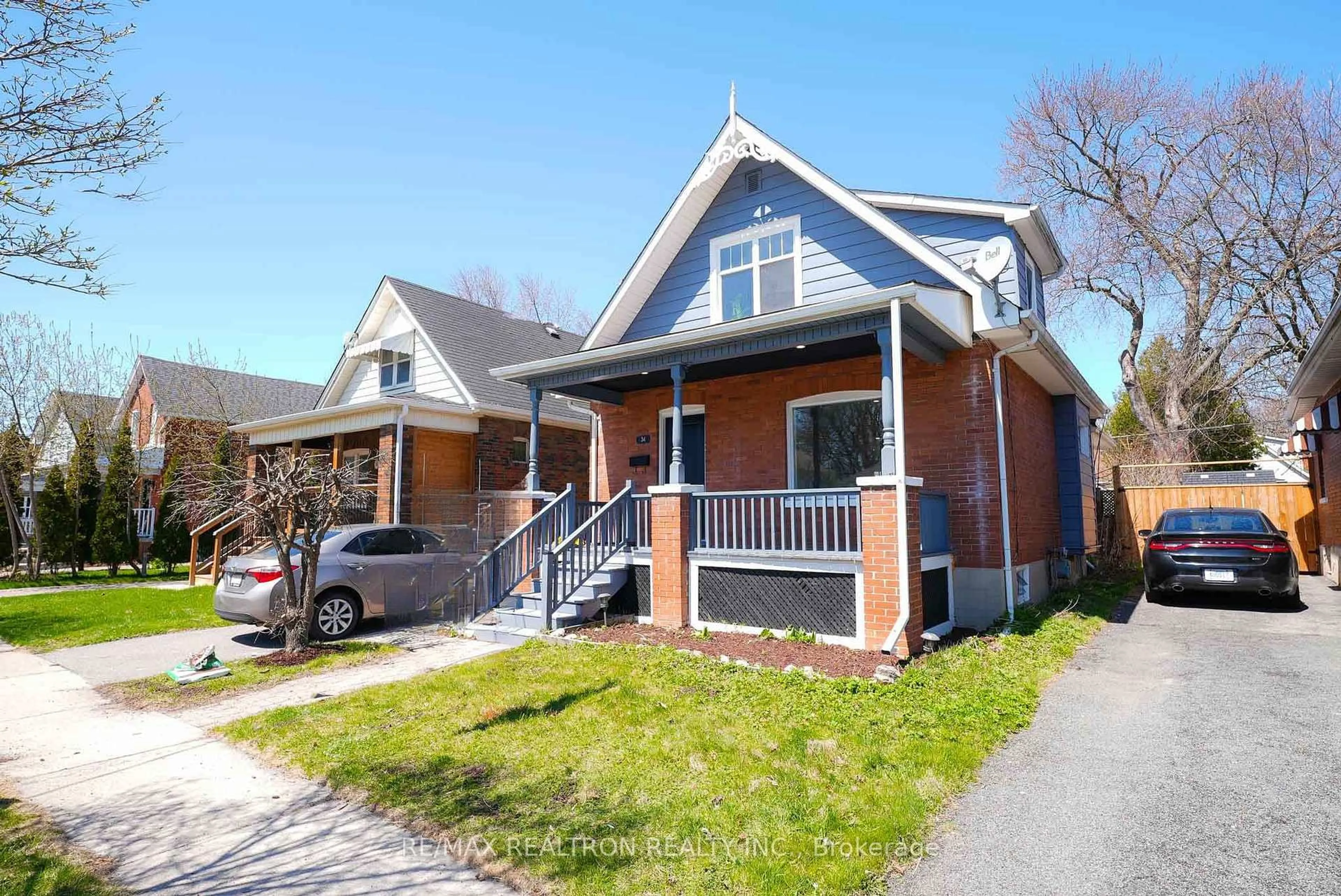 Home with brick exterior material, street for 34 Westmoreland Ave, Oshawa Ontario L1G 2M8