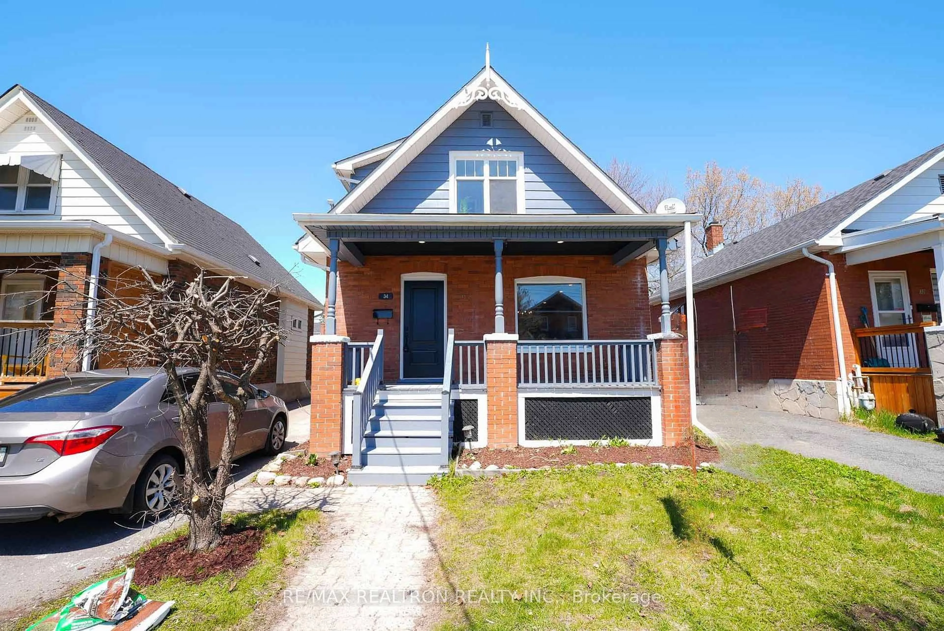 Home with brick exterior material, street for 34 Westmoreland Ave, Oshawa Ontario L1G 2M8
