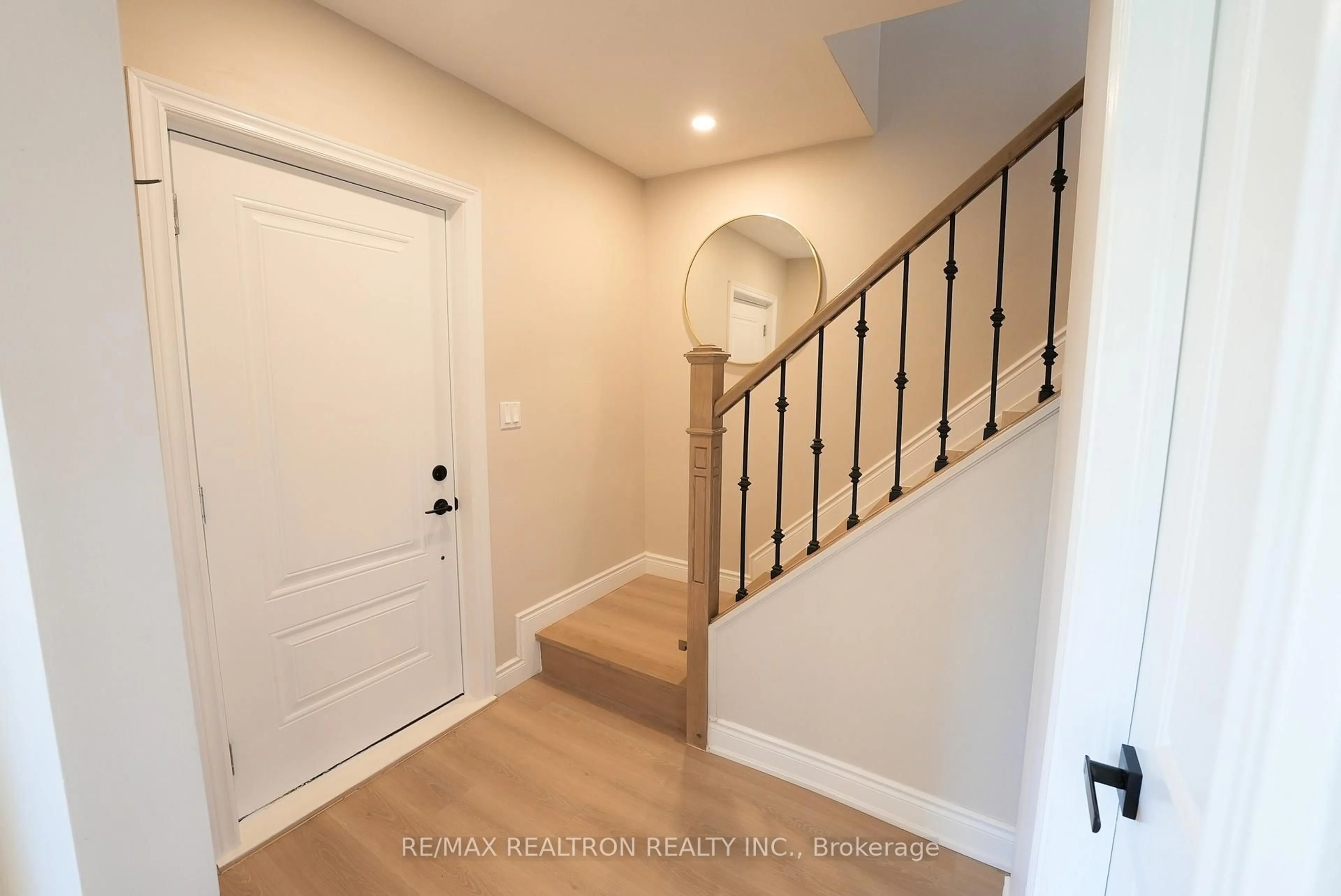 Indoor entryway for 34 Westmoreland Ave, Oshawa Ontario L1G 2M8