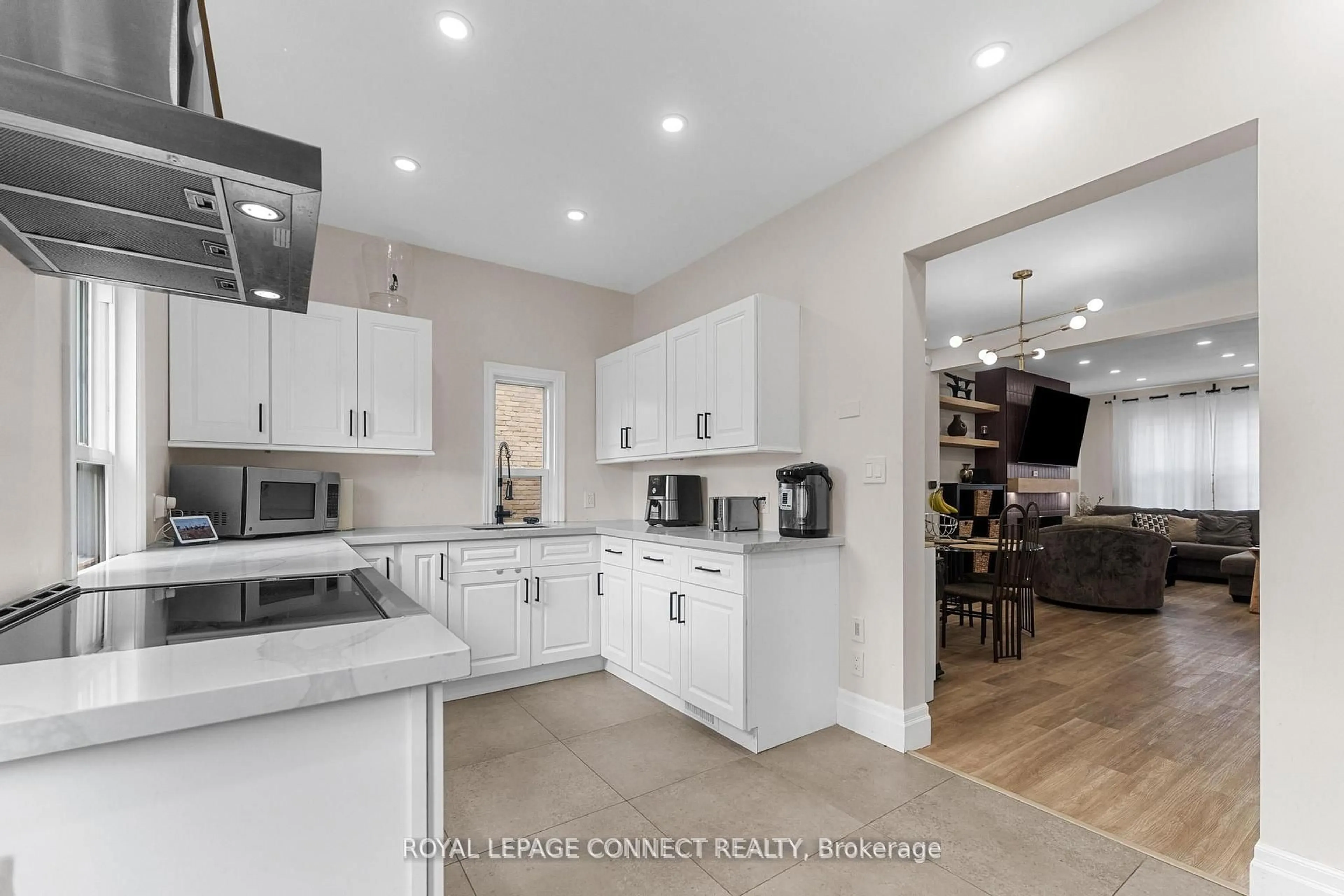 Open concept kitchen, ceramic/tile floor for 95 Richmond St, Oshawa Ontario L1G 1E3