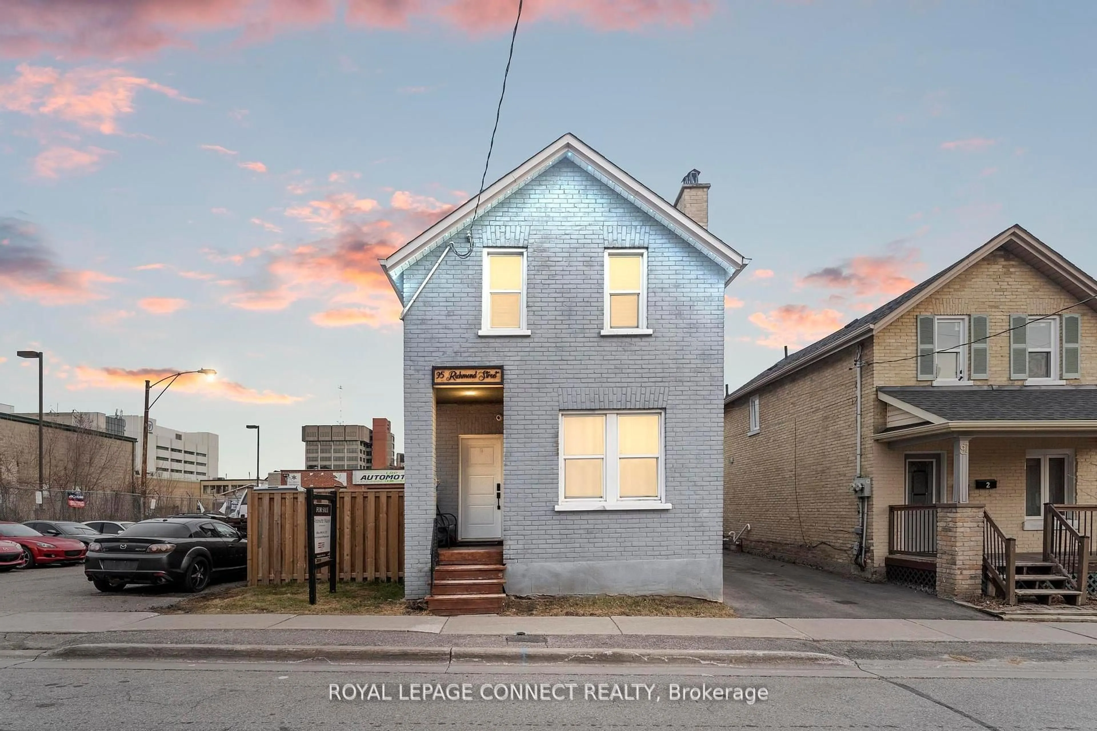 A pic from outside/outdoor area/front of a property/back of a property/a pic from drone, street for 95 Richmond St, Oshawa Ontario L1G 1E3