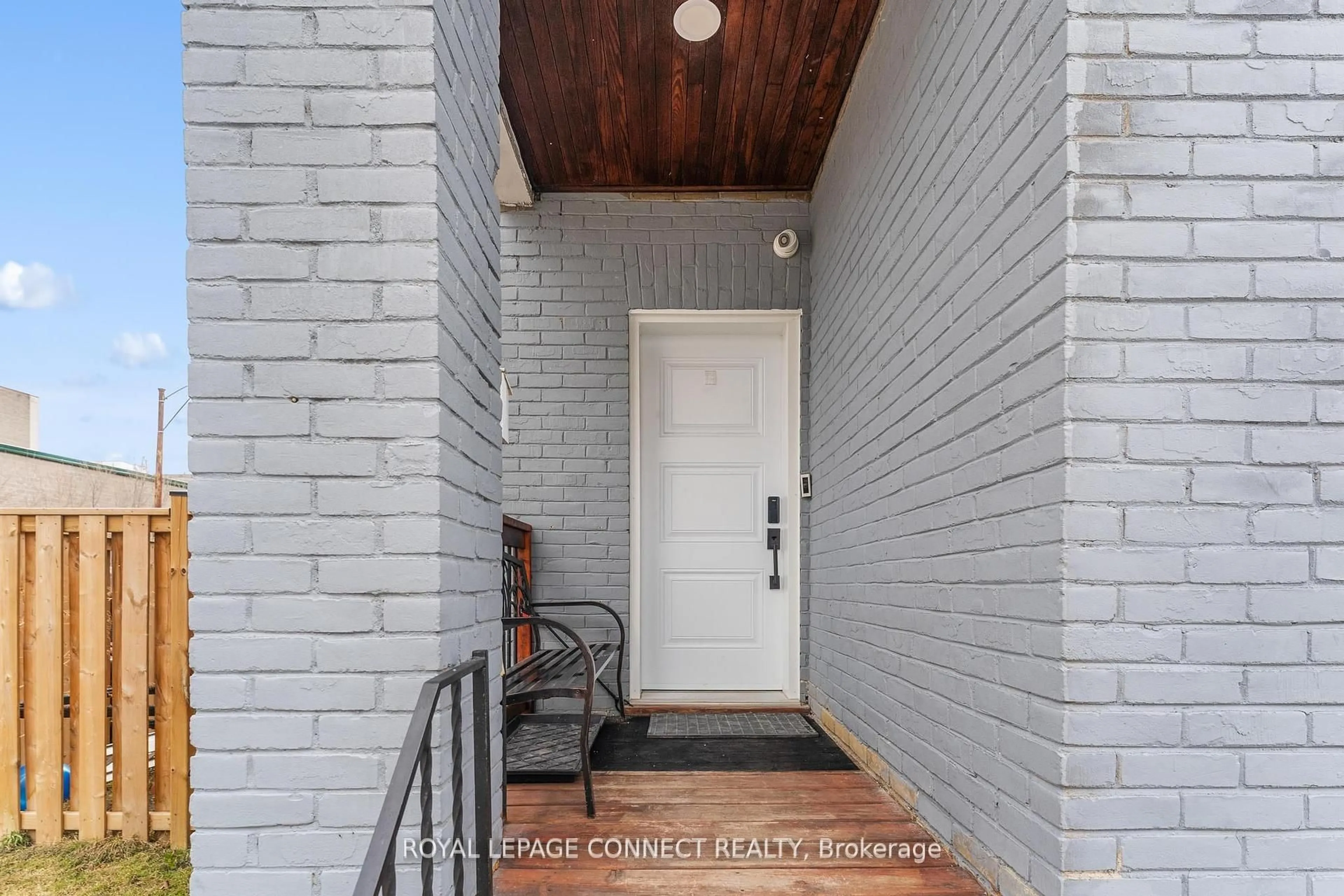 Indoor entryway for 95 Richmond St, Oshawa Ontario L1G 1E3