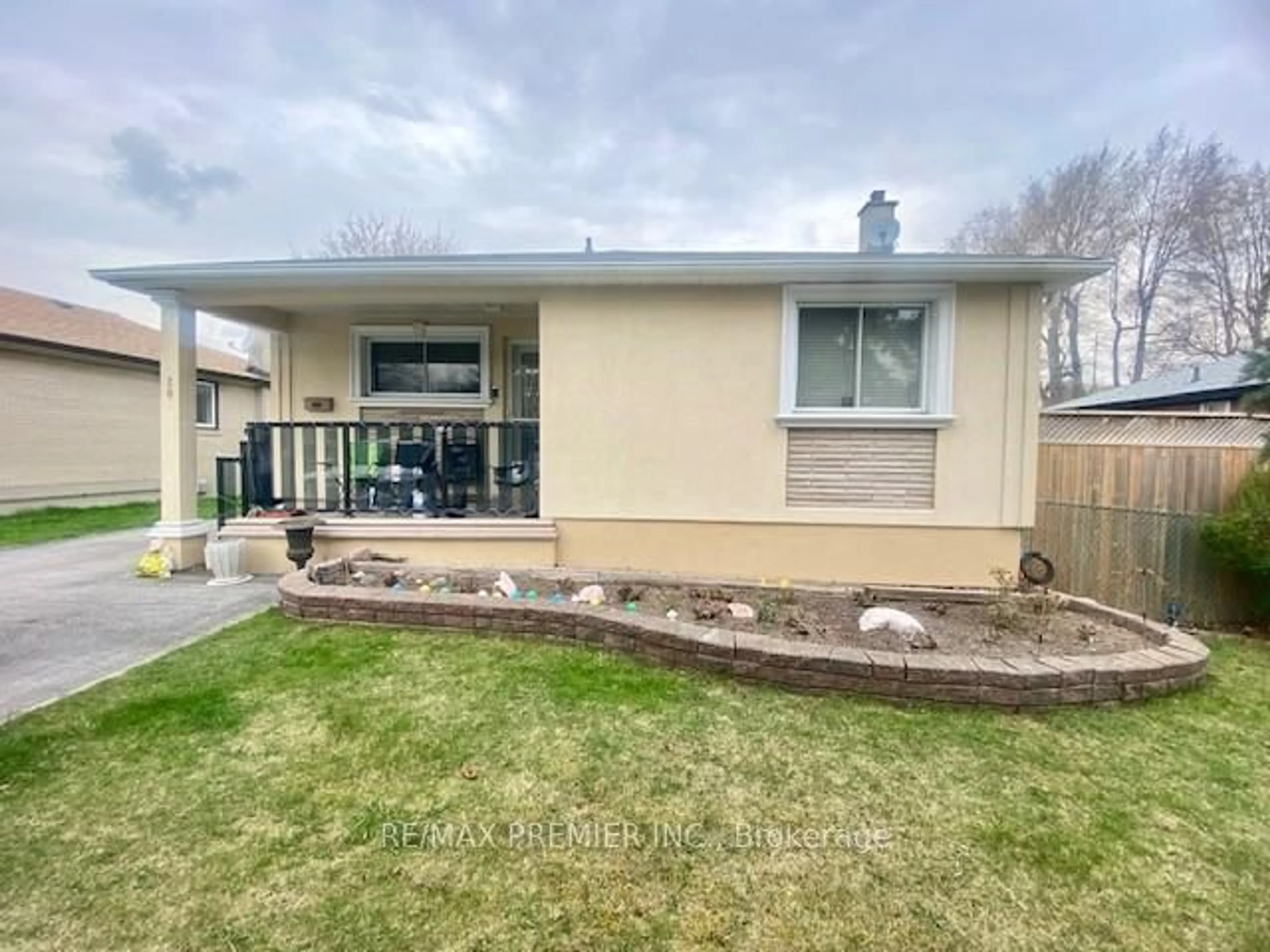 Home with vinyl exterior material, street for 20 Billingsgate Cres, Ajax Ontario L1S 2R8