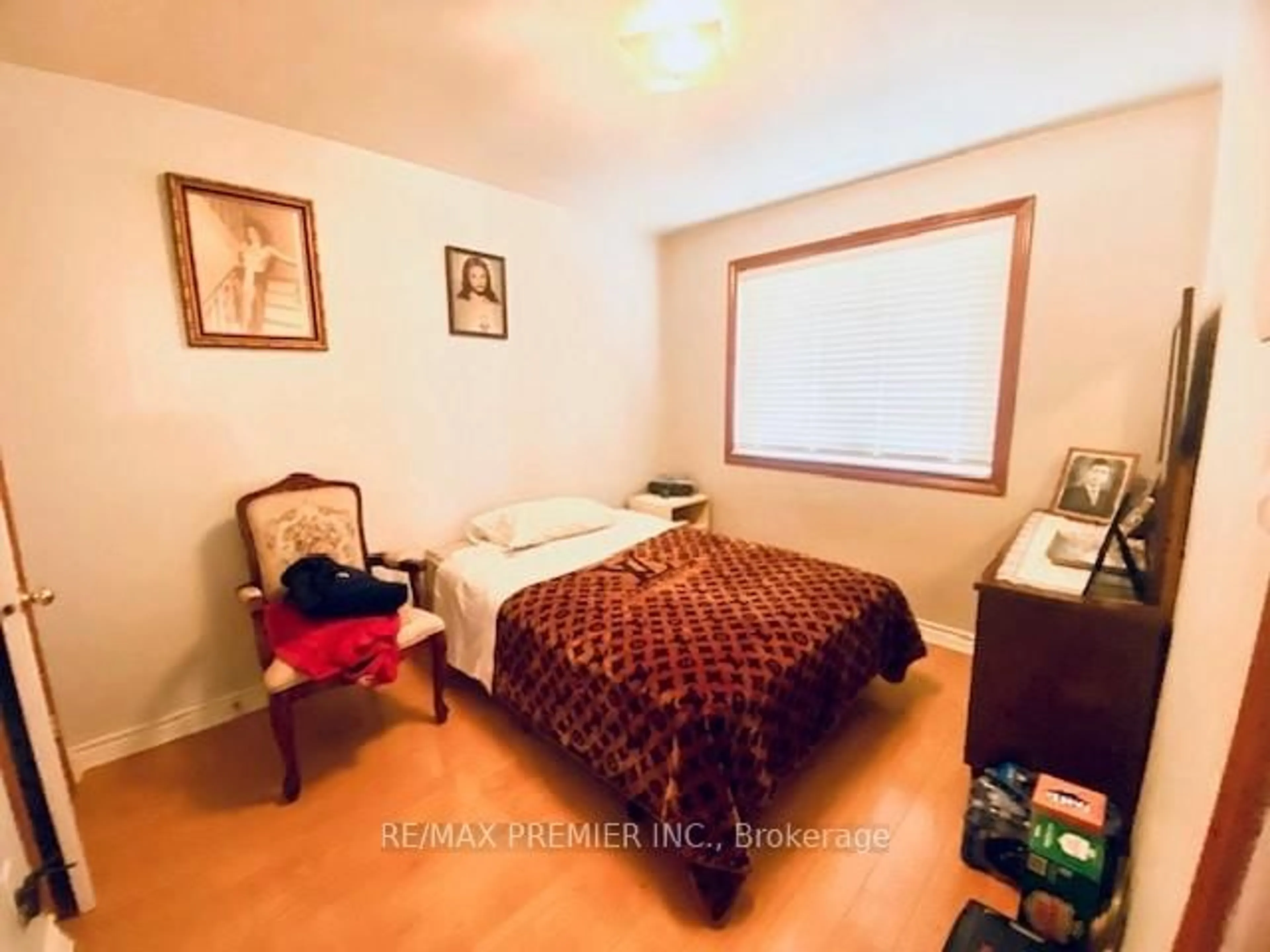A pic of a room for 20 Billingsgate Cres, Ajax Ontario L1S 2R8