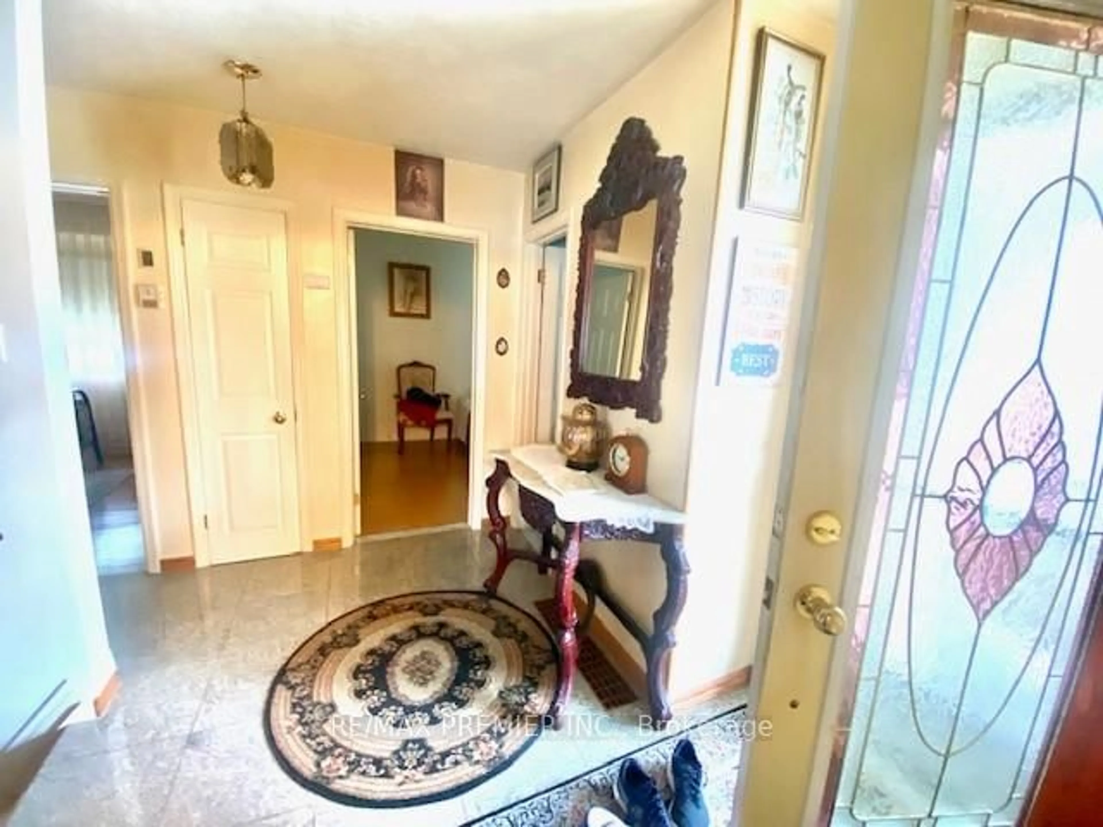 Indoor entryway for 20 Billingsgate Cres, Ajax Ontario L1S 2R8