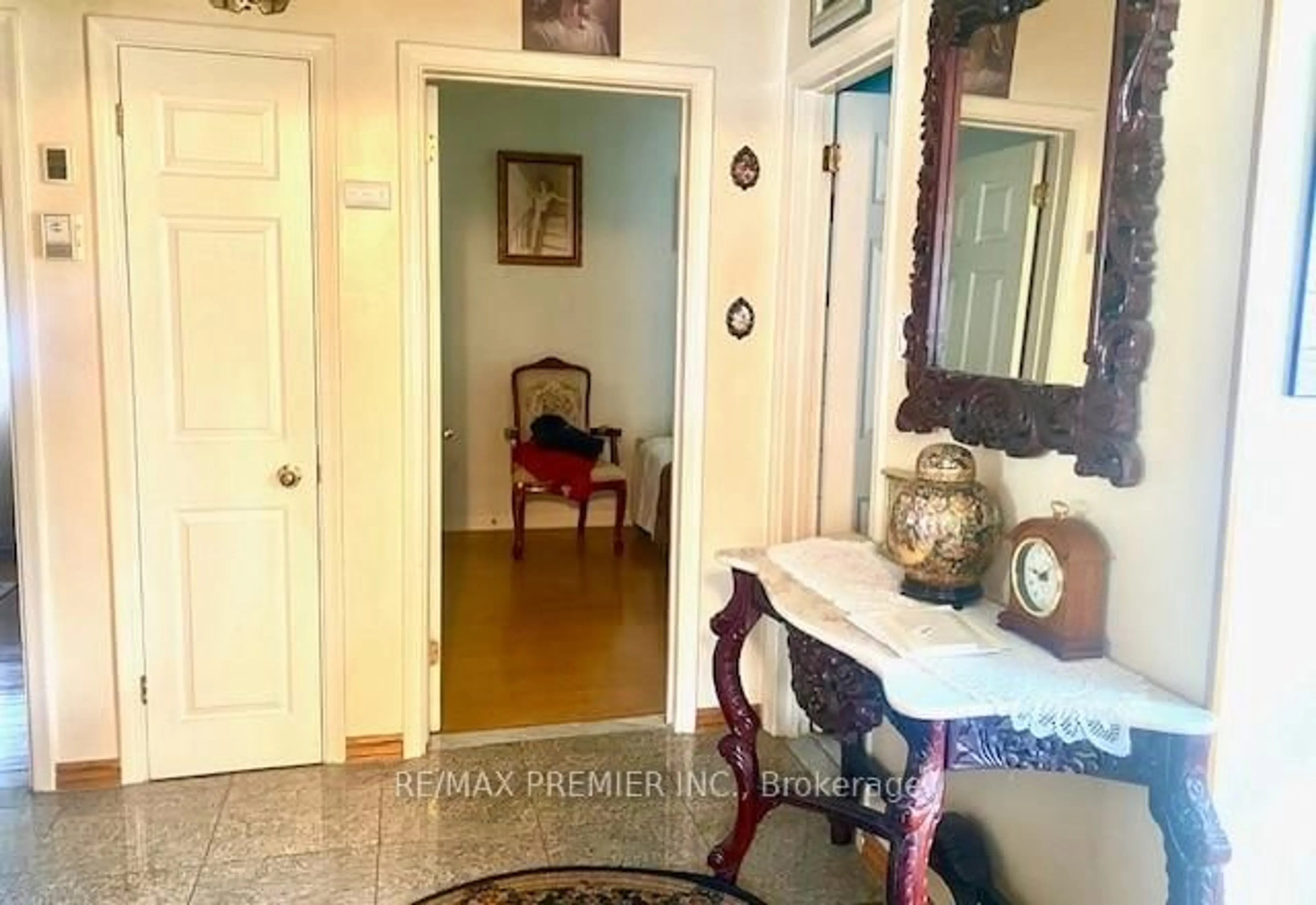 Indoor entryway for 20 Billingsgate Cres, Ajax Ontario L1S 2R8