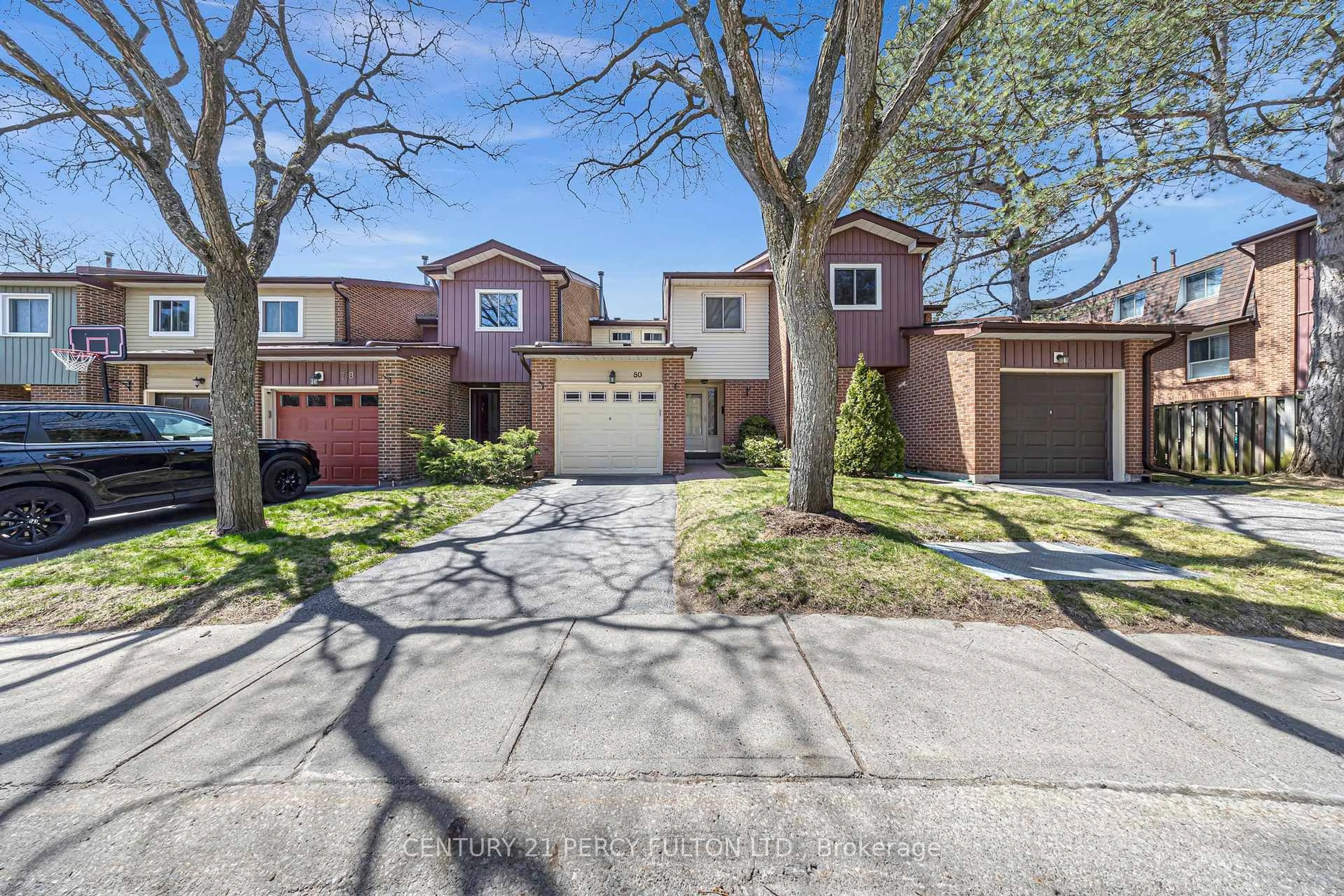 A pic from outside/outdoor area/front of a property/back of a property/a pic from drone, street for 4662 Kingston Rd #80, Toronto Ontario M1E 4Y7