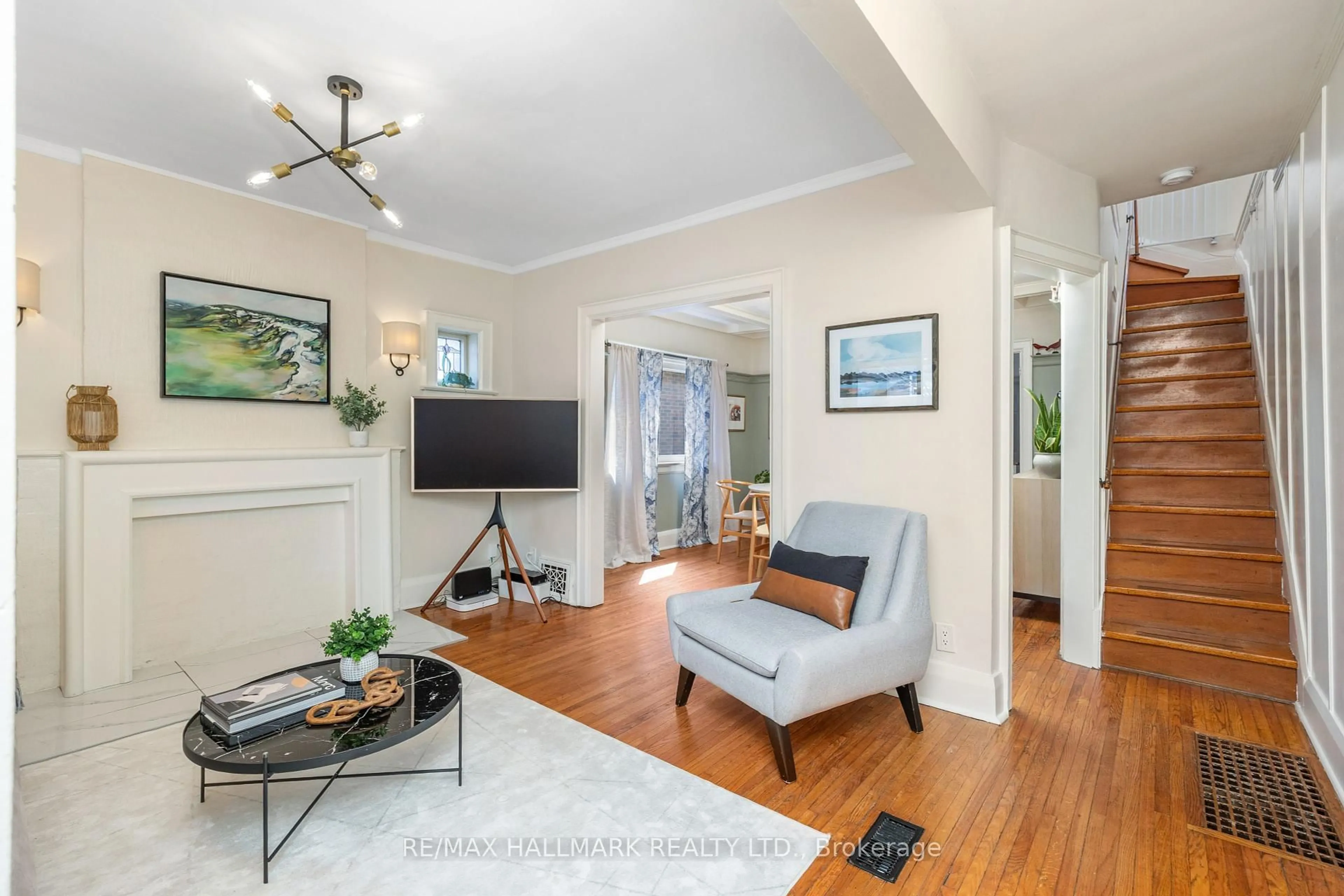 Living room with furniture, unknown for 76 South Woodrow Blvd, Toronto Ontario M1N 3L6