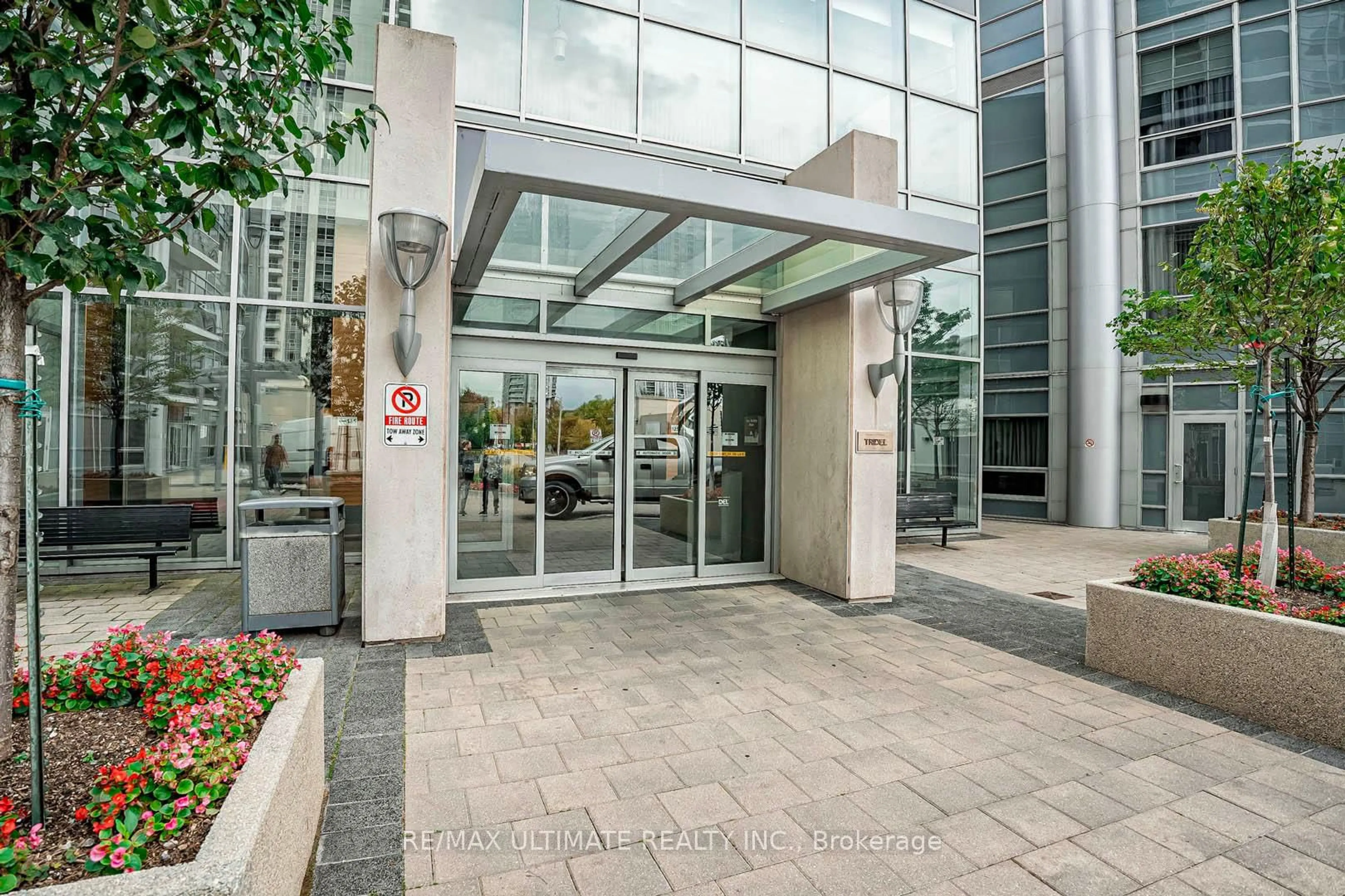 Indoor foyer for 135 Village Green Sq #3720, Toronto Ontario M1S 0G4