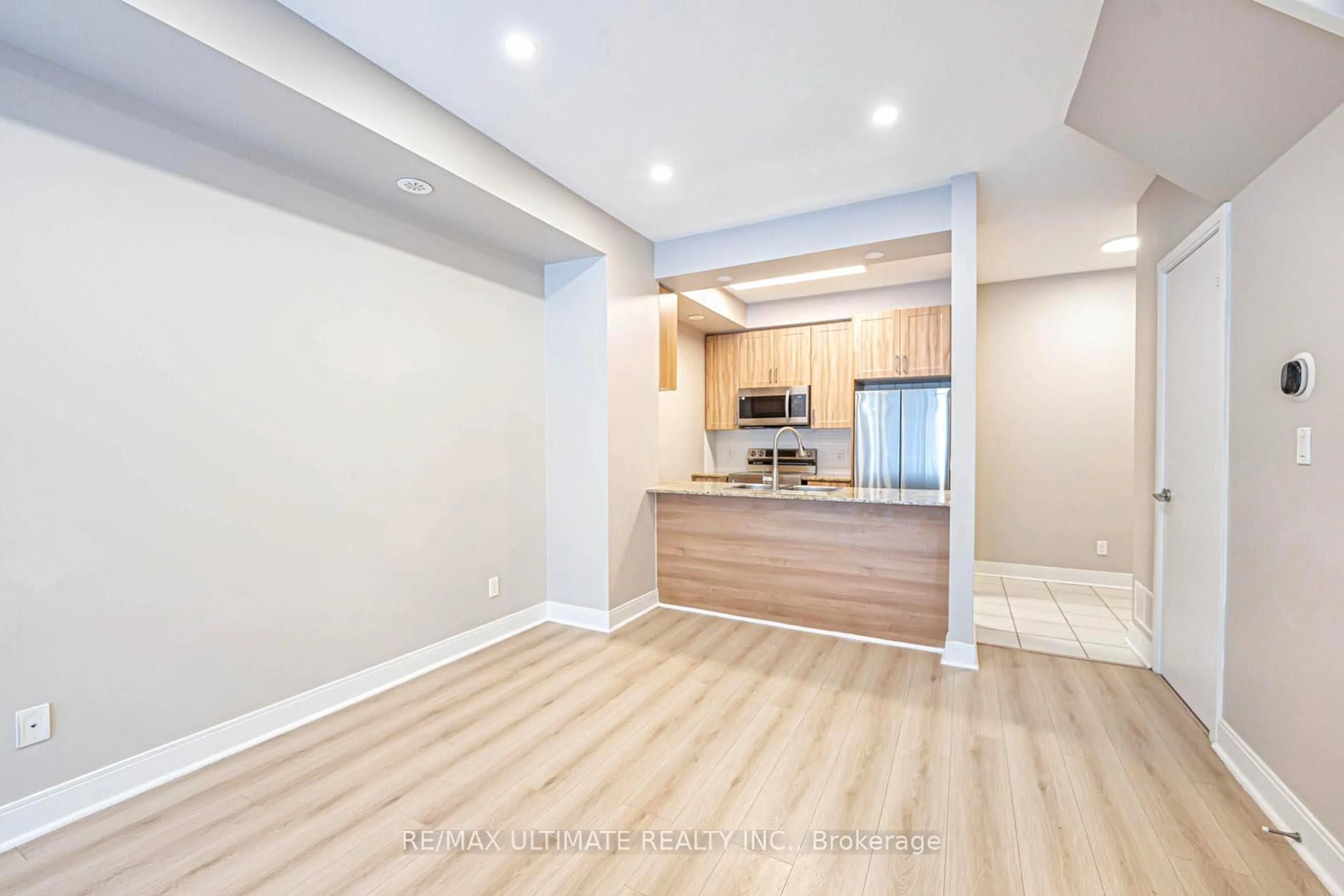 Open concept kitchen, unknown for 330 Village Green Sq #TH 06, Toronto Ontario M1S 0L1