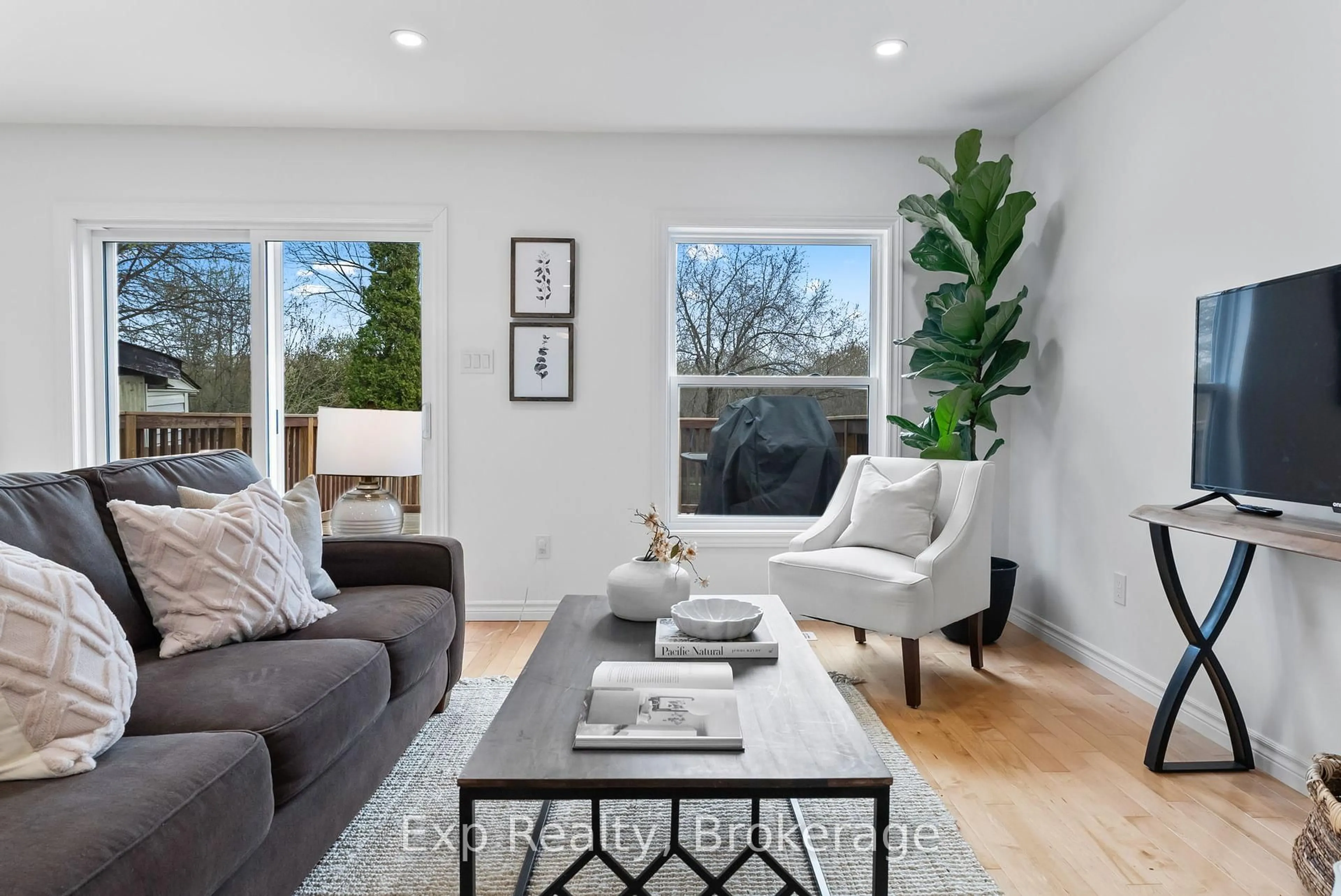 Living room with furniture, unknown for 54 Hobbs Dr, Clarington Ontario L1C 3L9