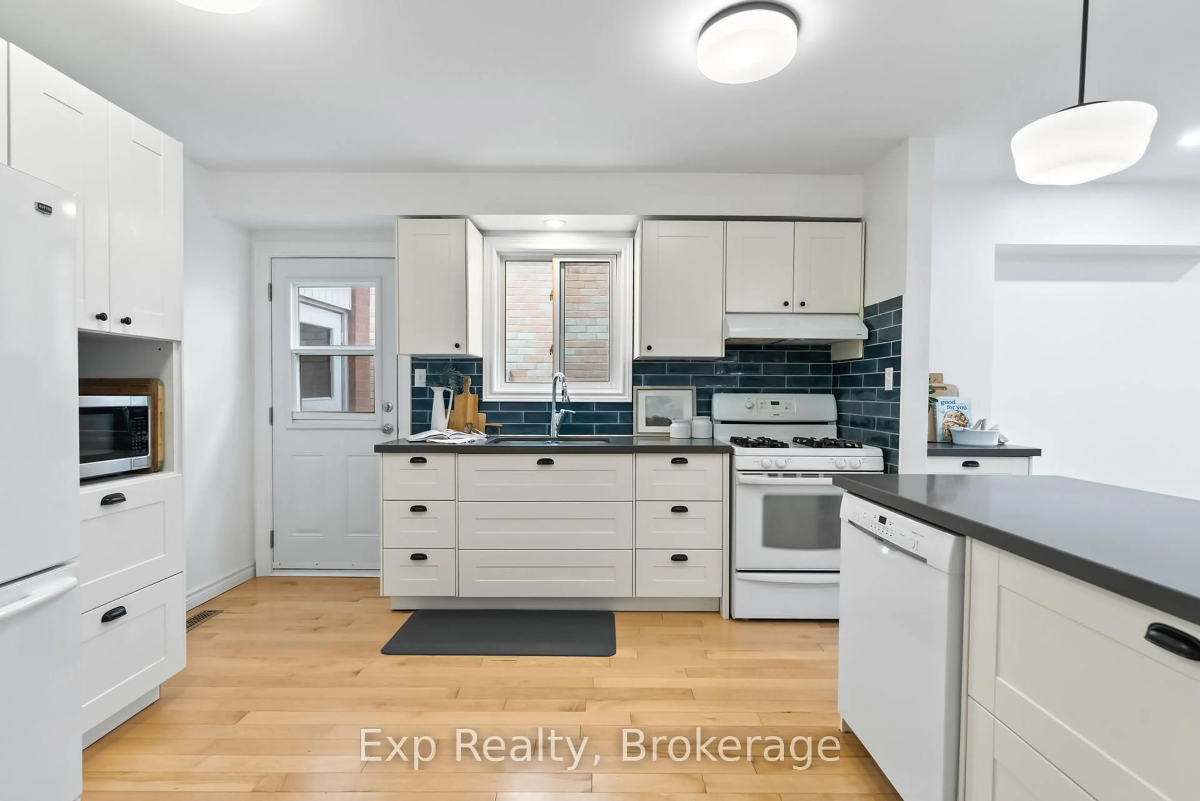 Standard kitchen, unknown for 54 Hobbs Dr, Clarington Ontario L1C 3L9