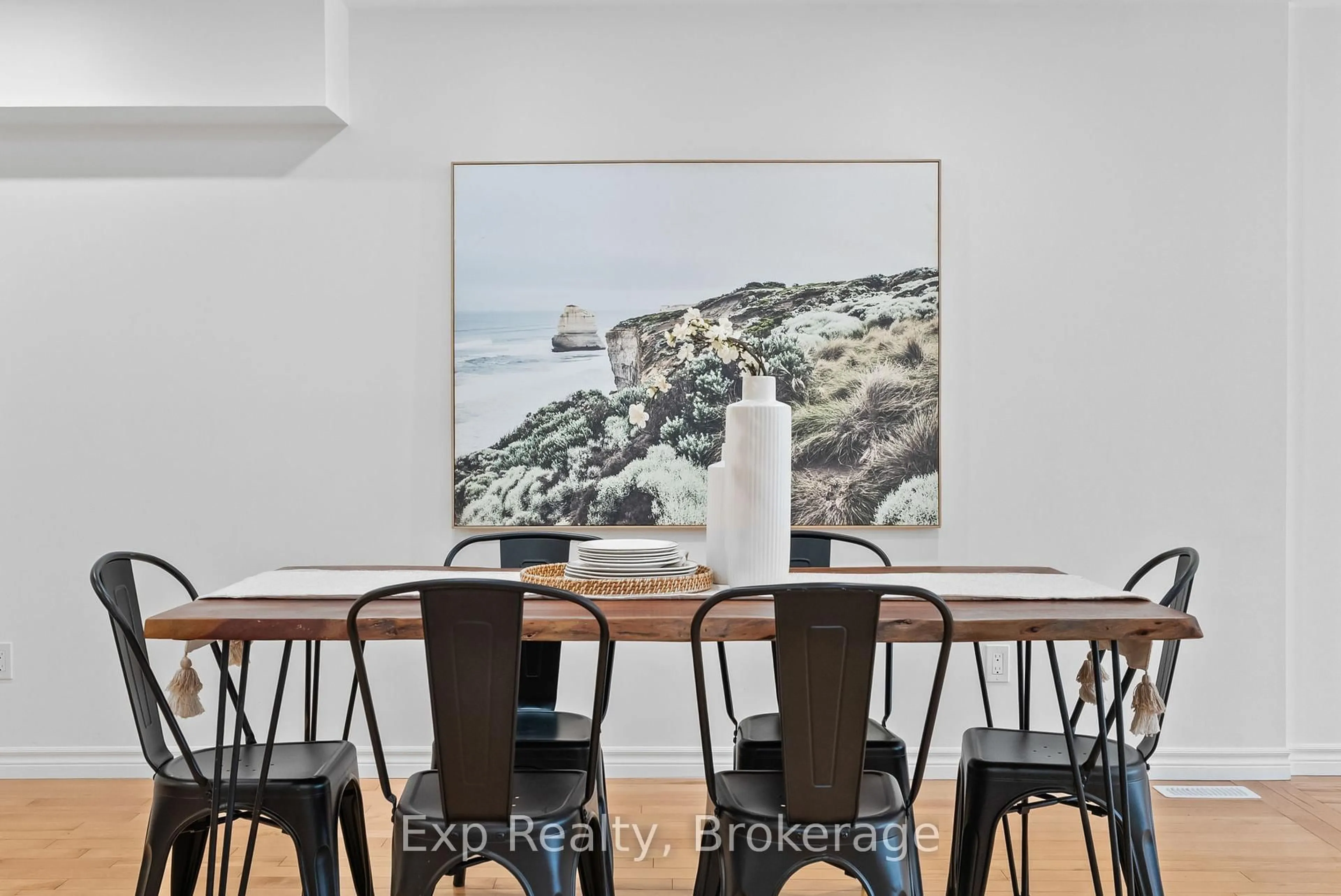 Dining room, unknown for 54 Hobbs Dr, Clarington Ontario L1C 3L9