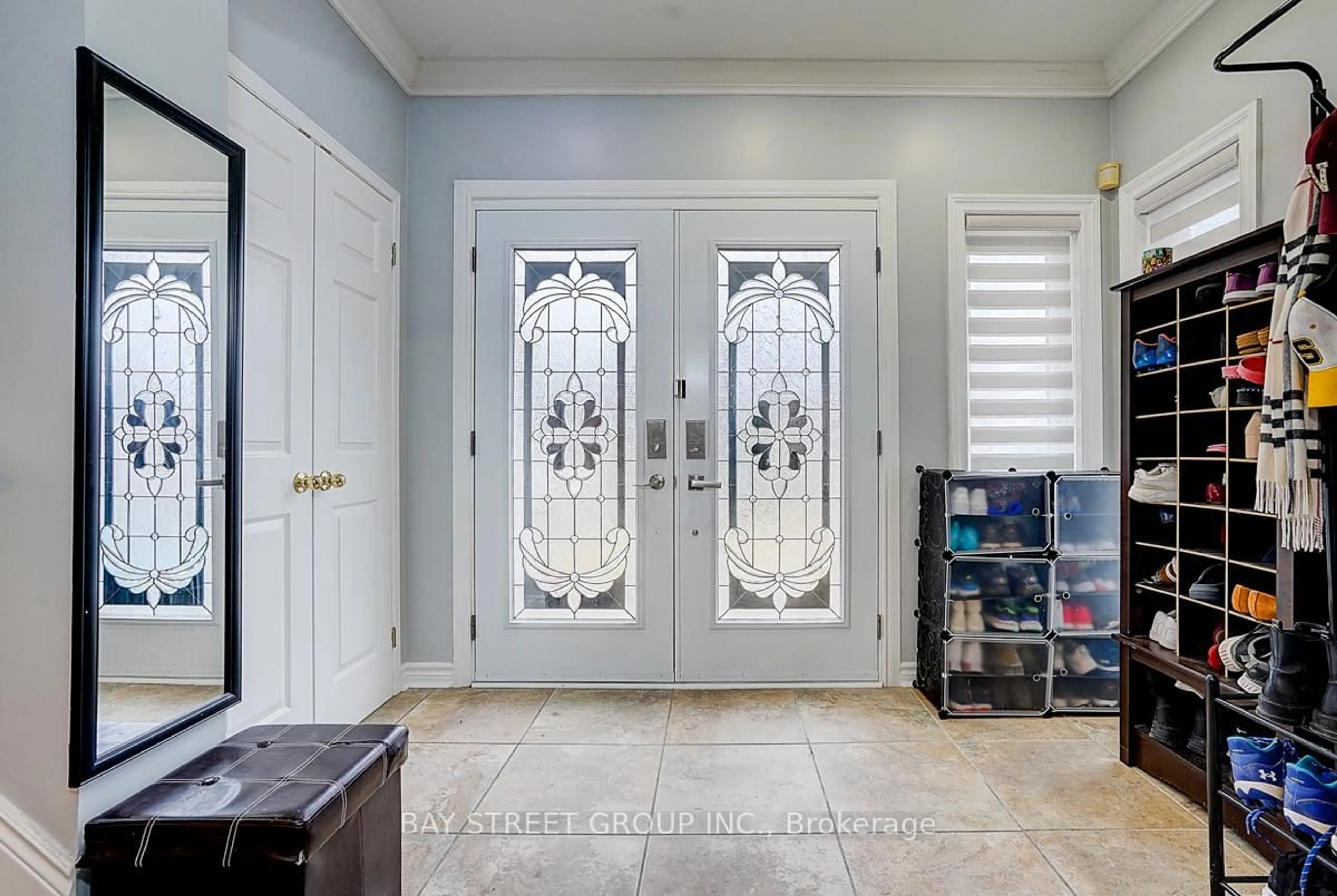 Indoor entryway for 6 Larwood Blvd, Toronto Ontario M1M 2M5