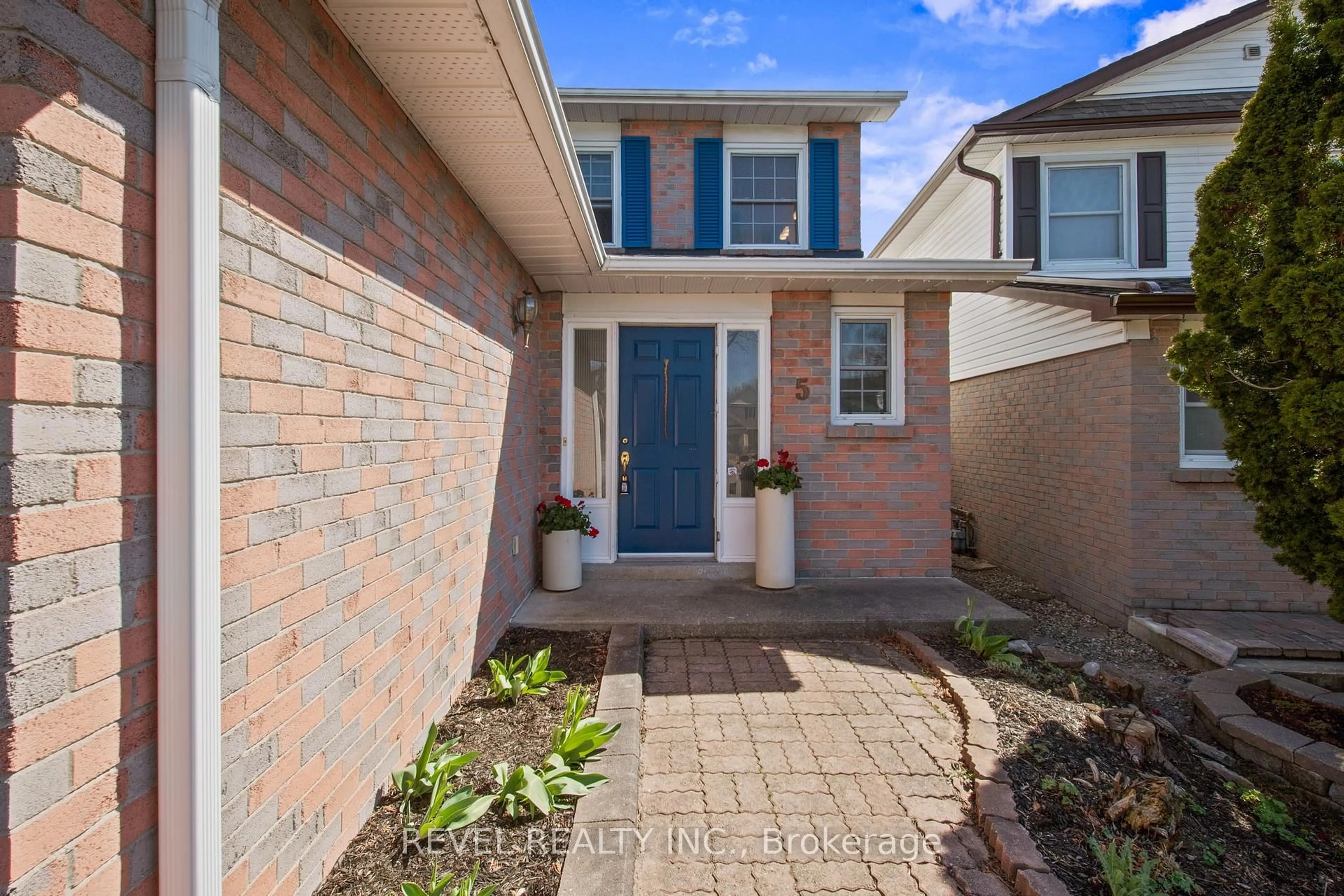 Home with brick exterior material, street for 5 Winners Circ, Whitby Ontario L1N 7B5