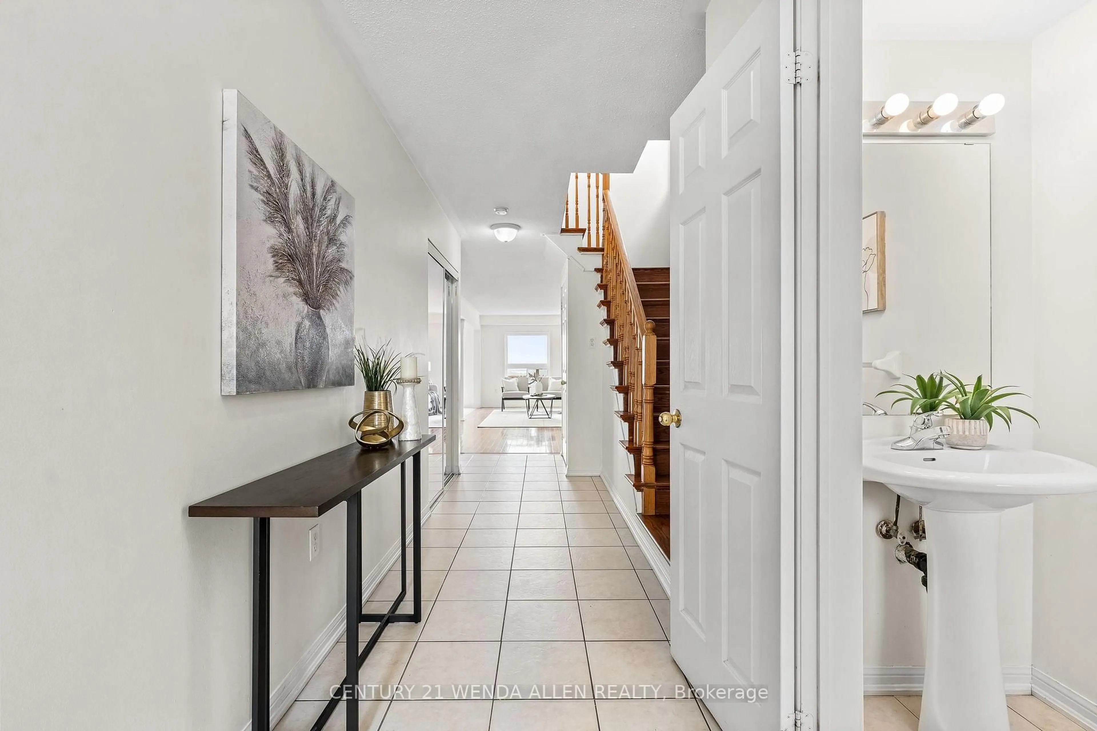 Indoor entryway for 956 Townline Rd, Oshawa Ontario L1H 0A4
