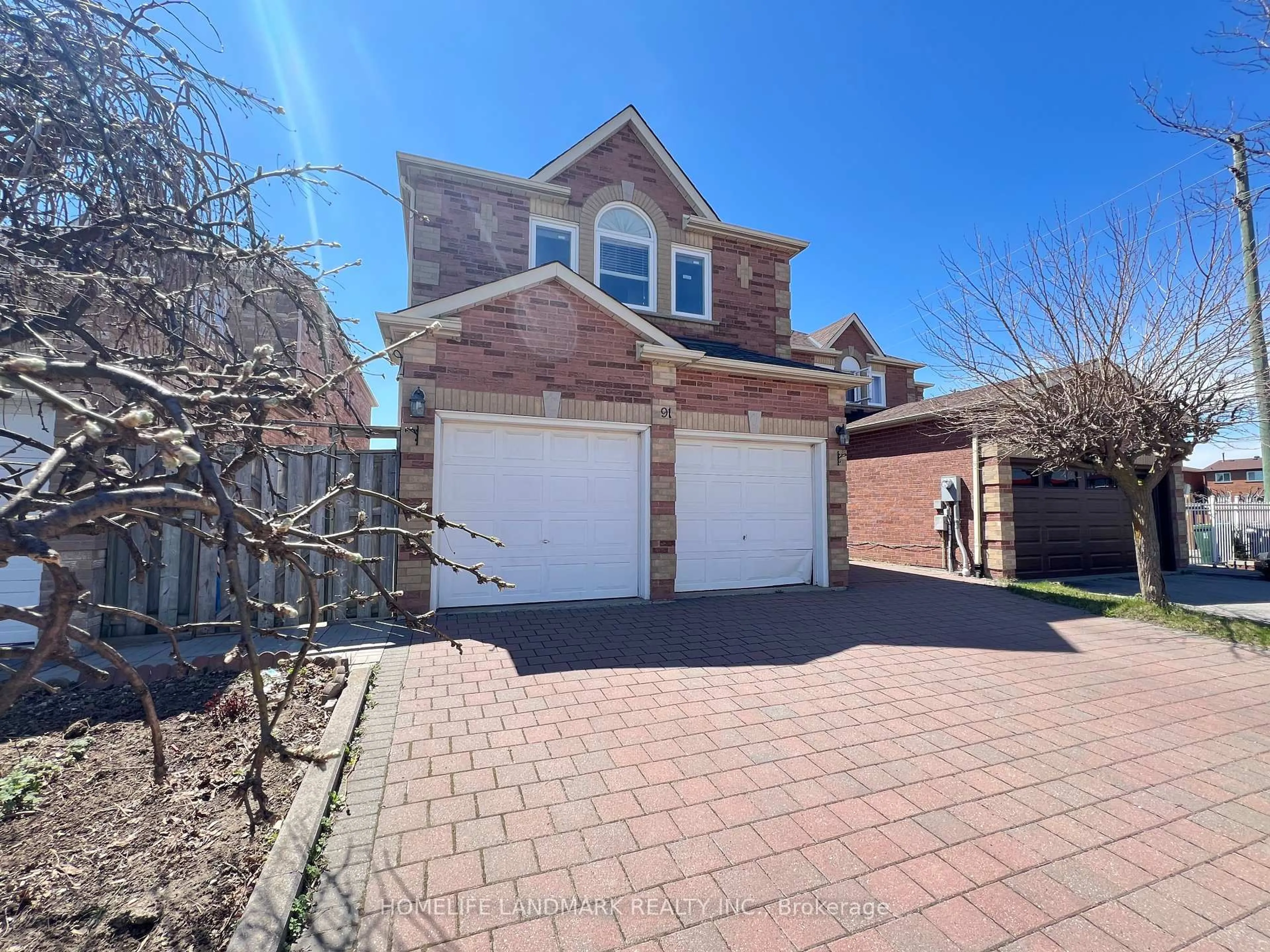 A pic from outside/outdoor area/front of a property/back of a property/a pic from drone, street for 91 Scoville Sq, Toronto Ontario M1V 5M1