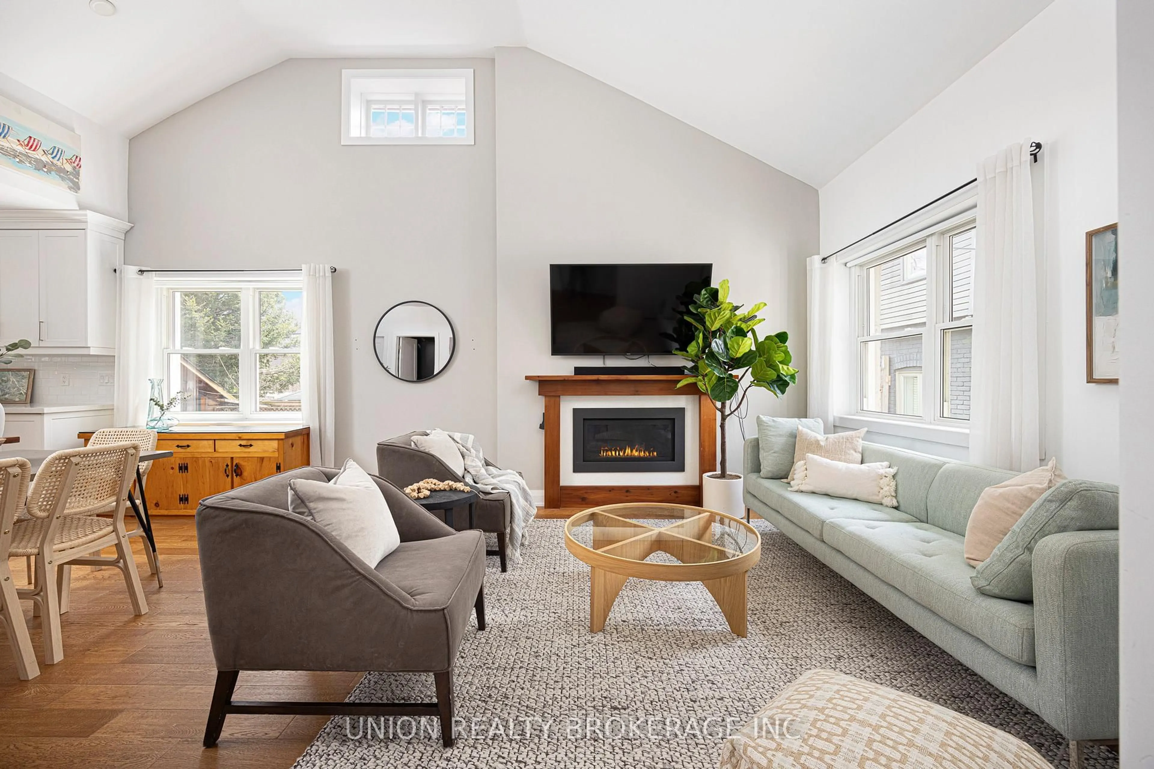 Living room with furniture, unknown for 187 Blantyre Ave, Toronto Ontario M1N 2R6