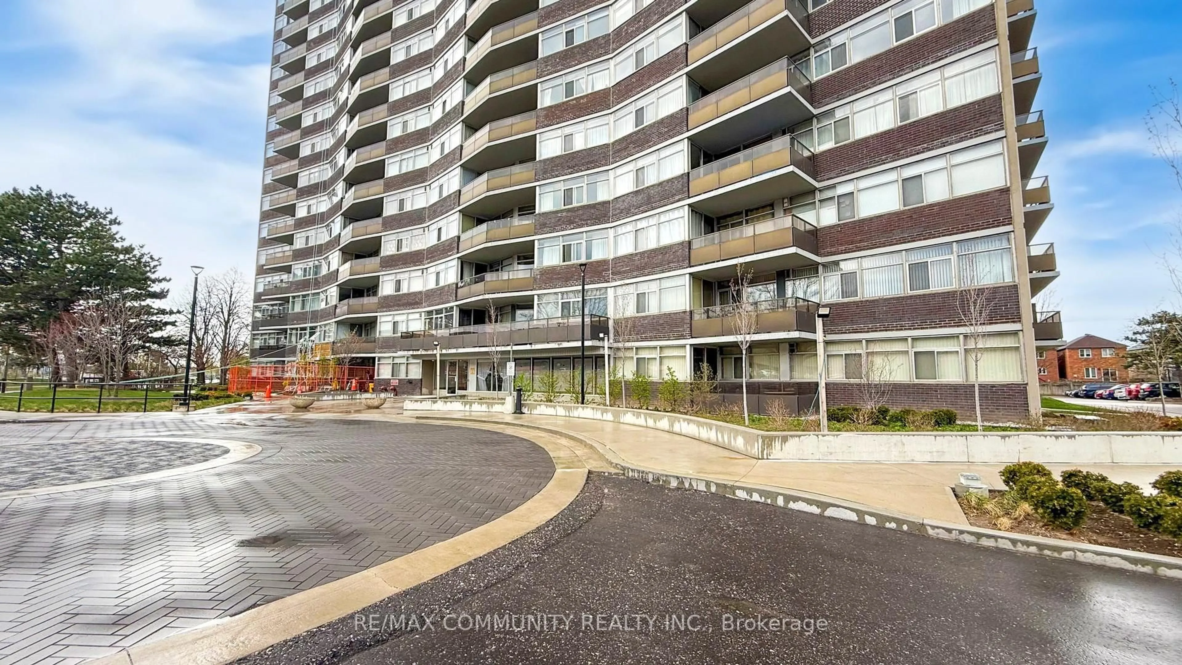 Patio, street for 3151 Bridletowne Circ #1702, Toronto Ontario M1W 2T1