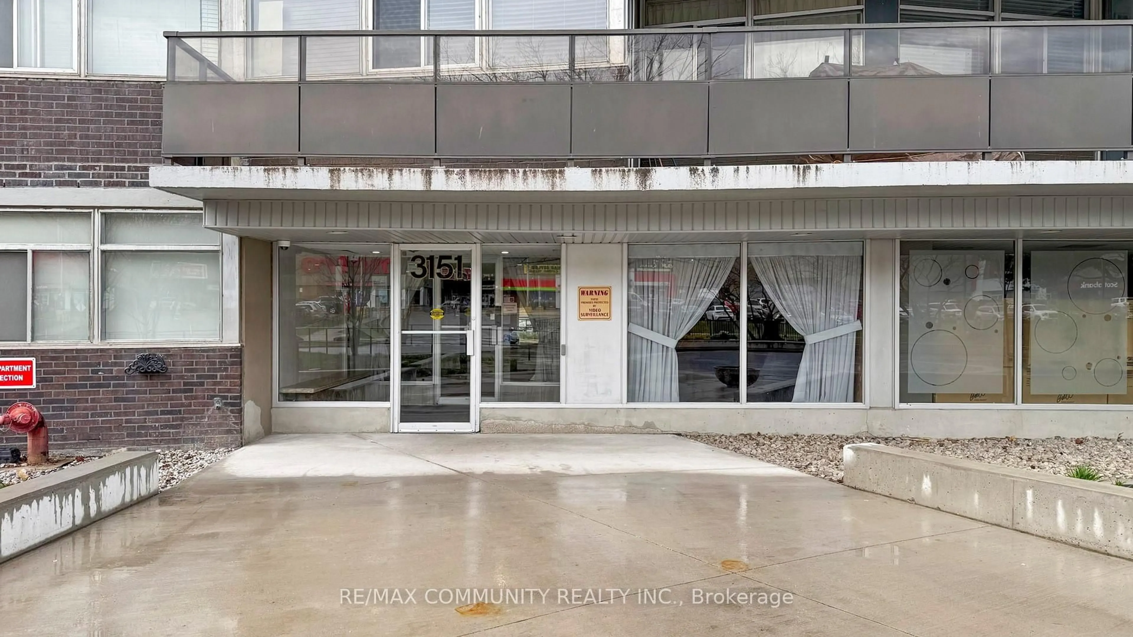 Indoor foyer for 3151 Bridletowne Circ #1702, Toronto Ontario M1W 2T1