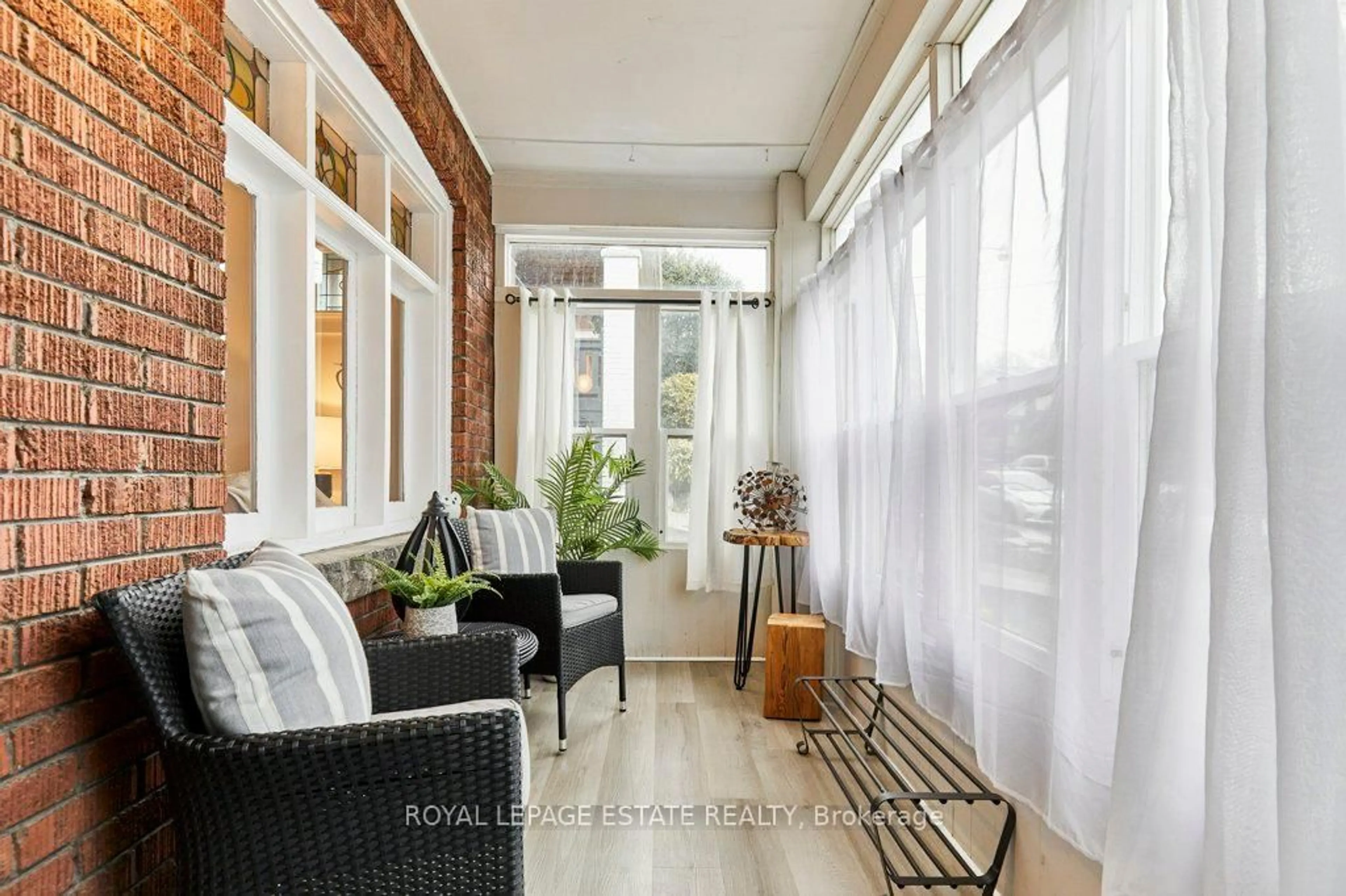 Indoor entryway for 16 Firstbrooke Rd, Toronto Ontario M4E 2L1