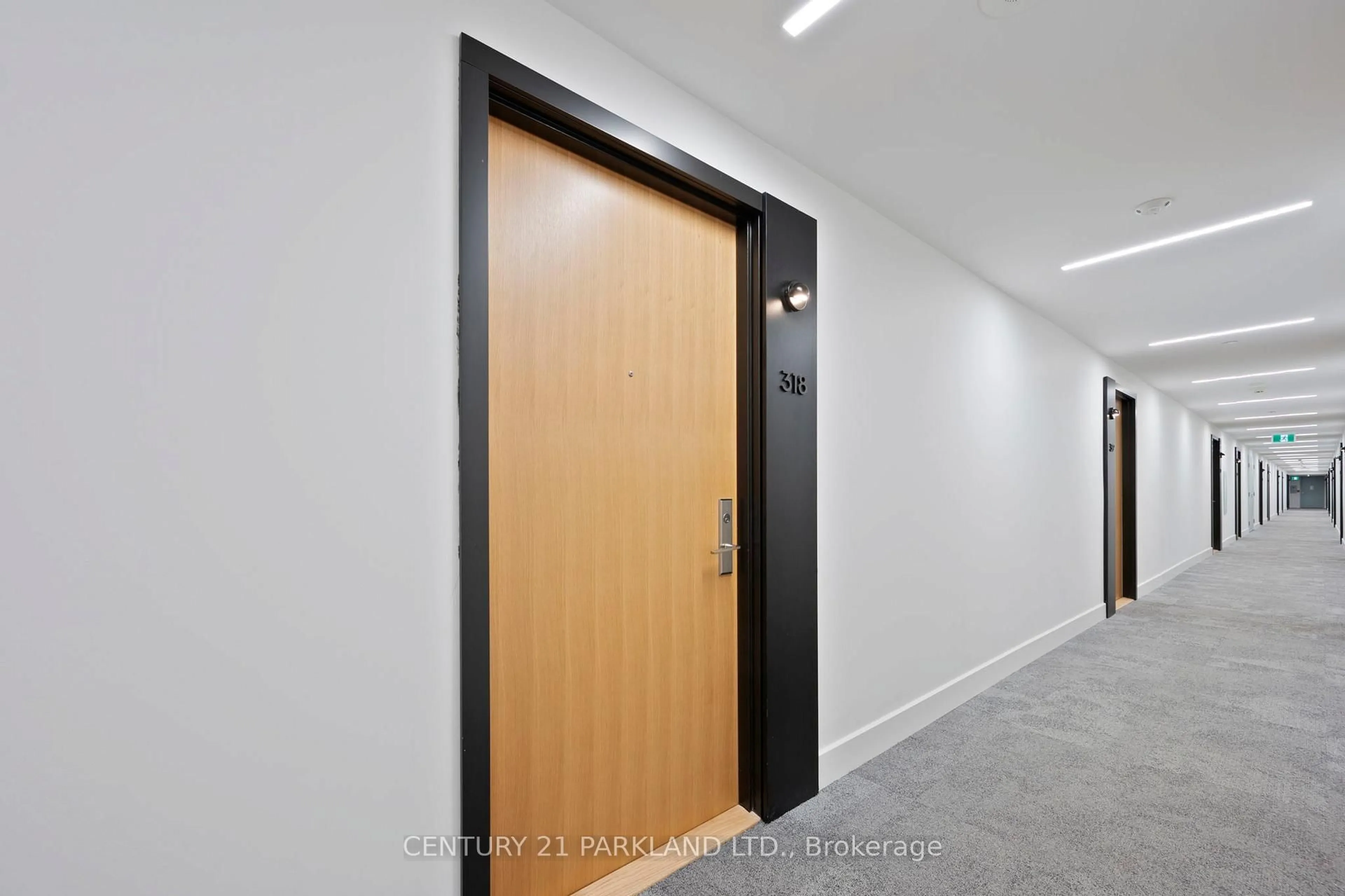 Indoor foyer for 150 Logan Ave #318, Toronto Ontario M4M 0E4