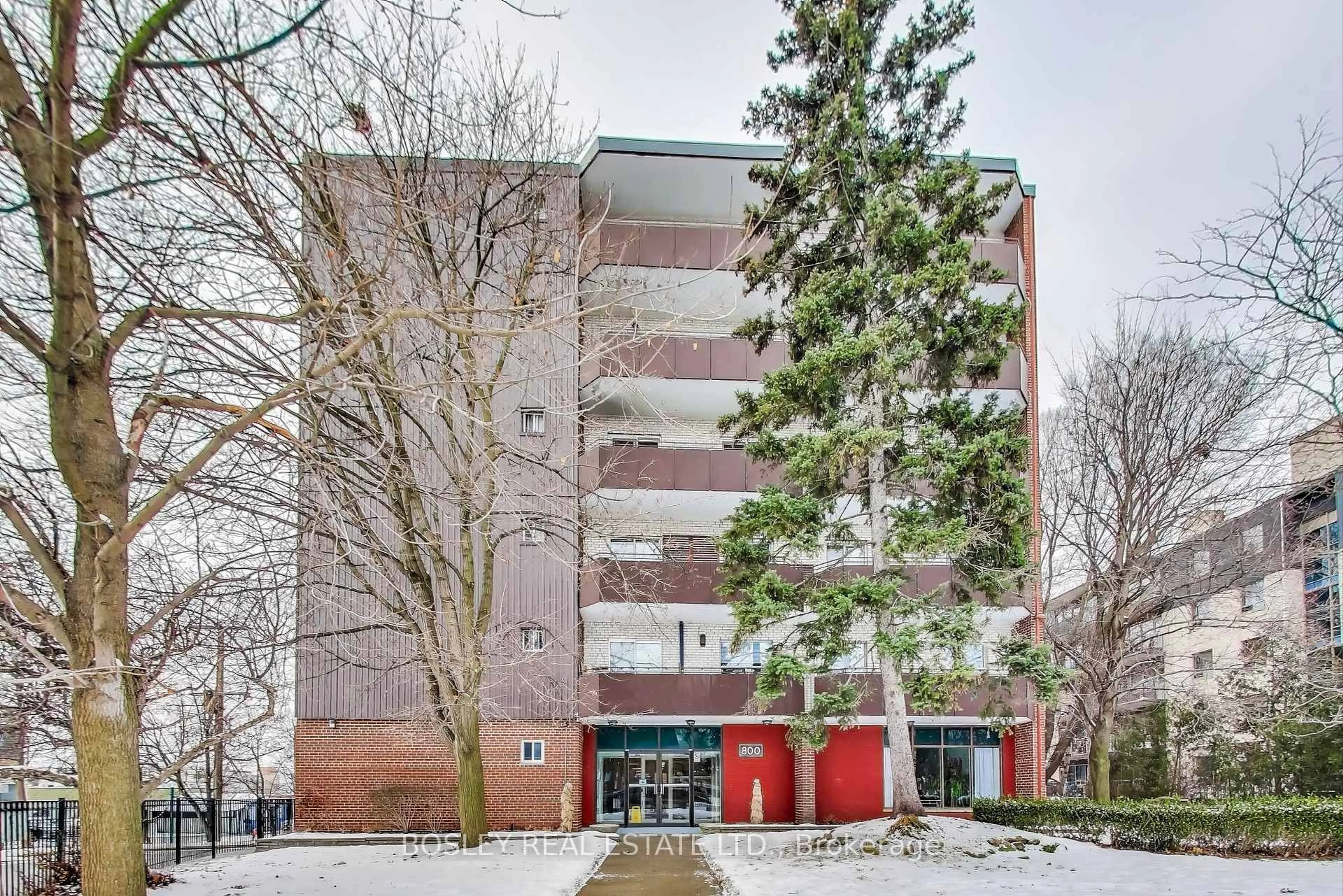 Indoor foyer for 800 Kennedy Rd #304, Toronto Ontario M1K 2C9
