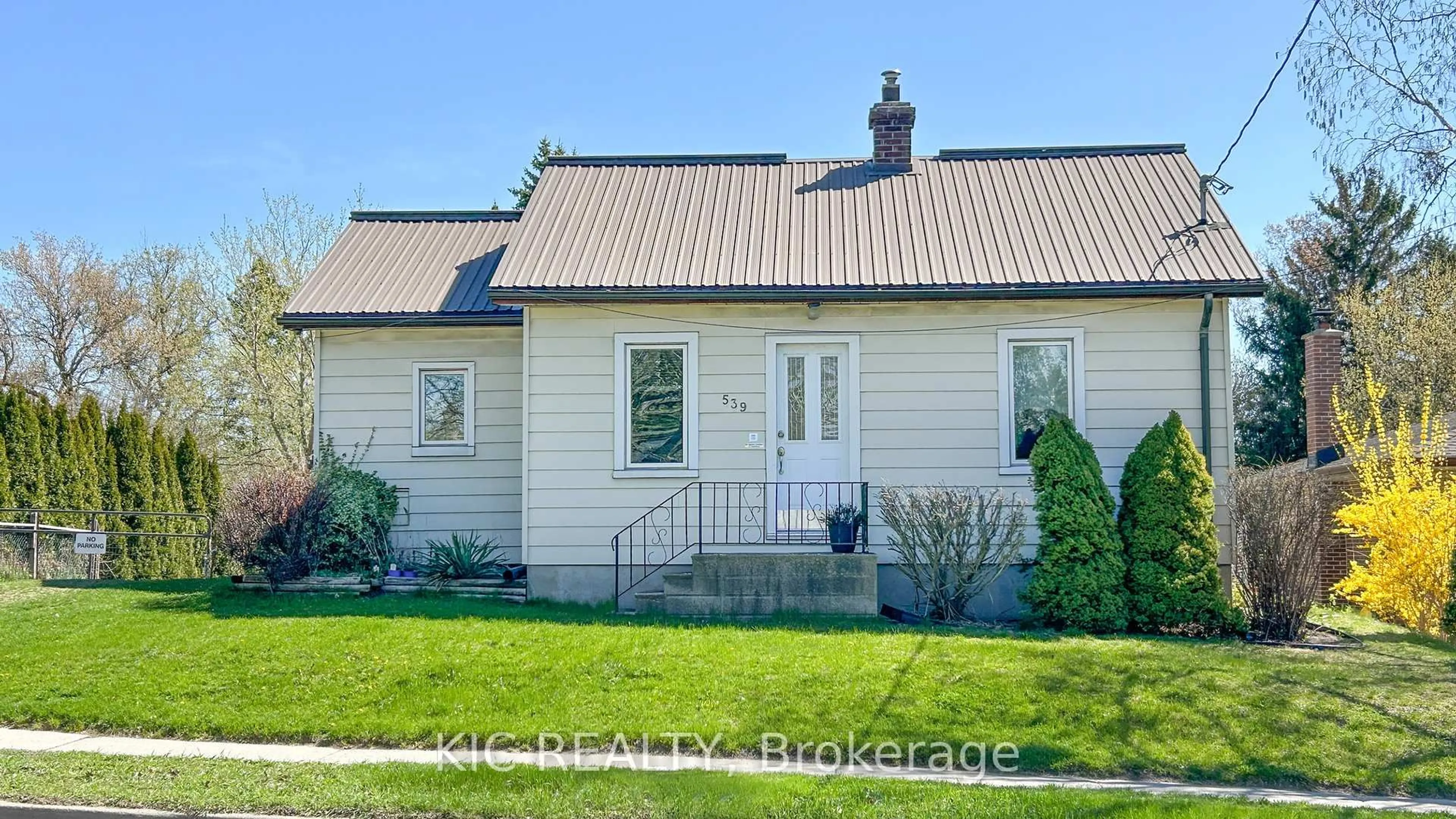 Home with brick exterior material, street for 539 Wilson Rd, Oshawa Ontario L1G 6E8