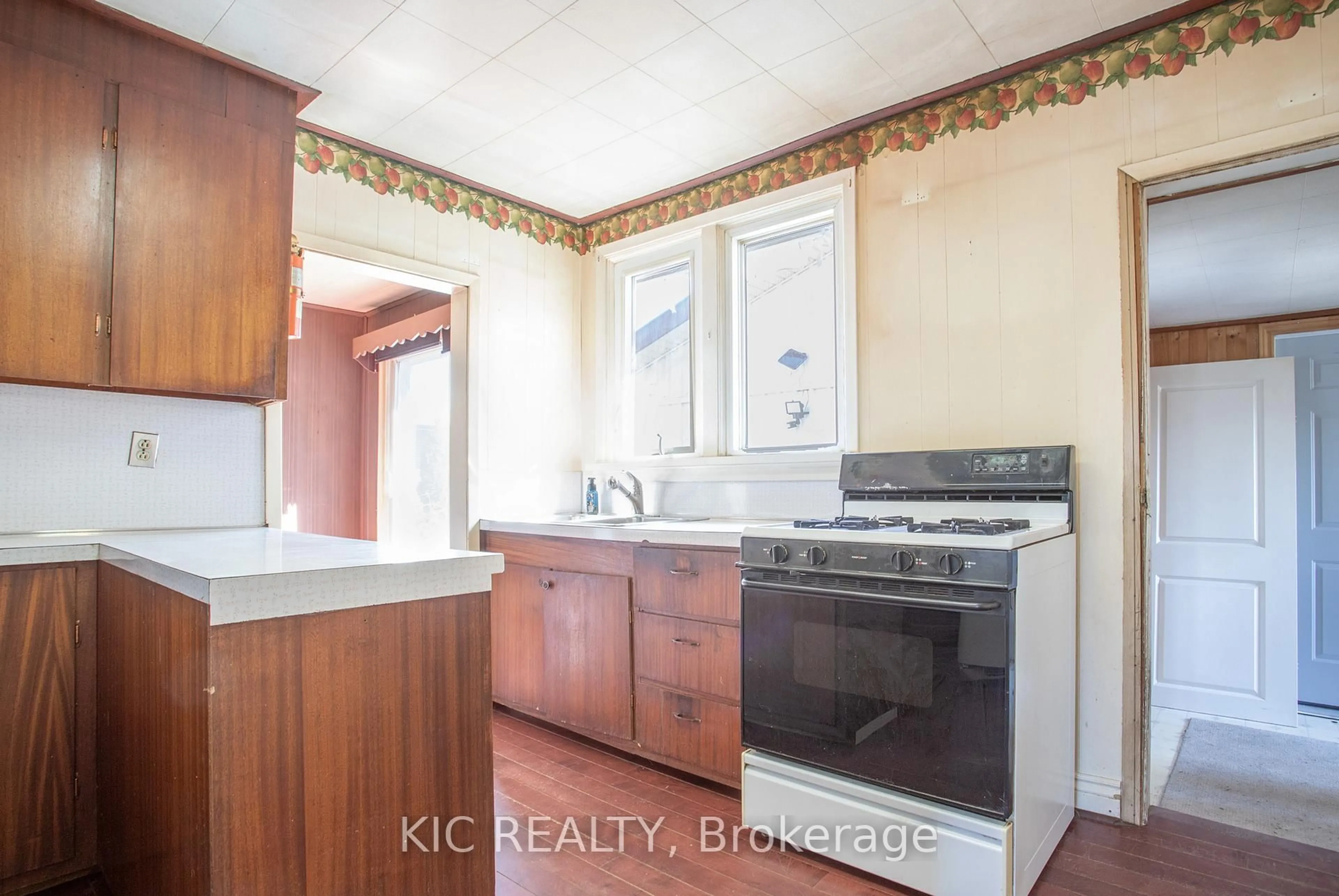 Standard kitchen, unknown for 539 Wilson Rd, Oshawa Ontario L1G 6E8