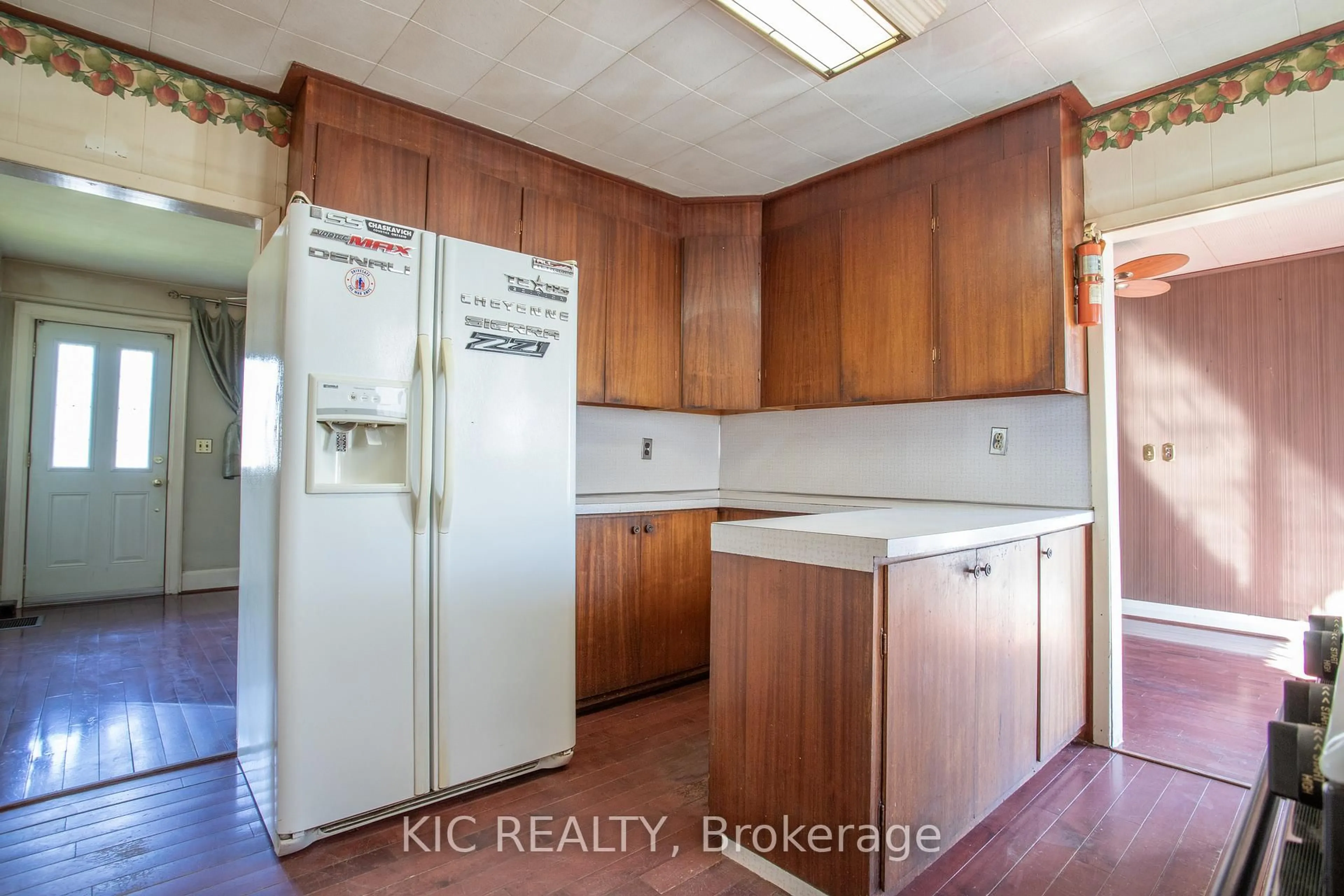 Standard kitchen, unknown for 539 Wilson Rd, Oshawa Ontario L1G 6E8