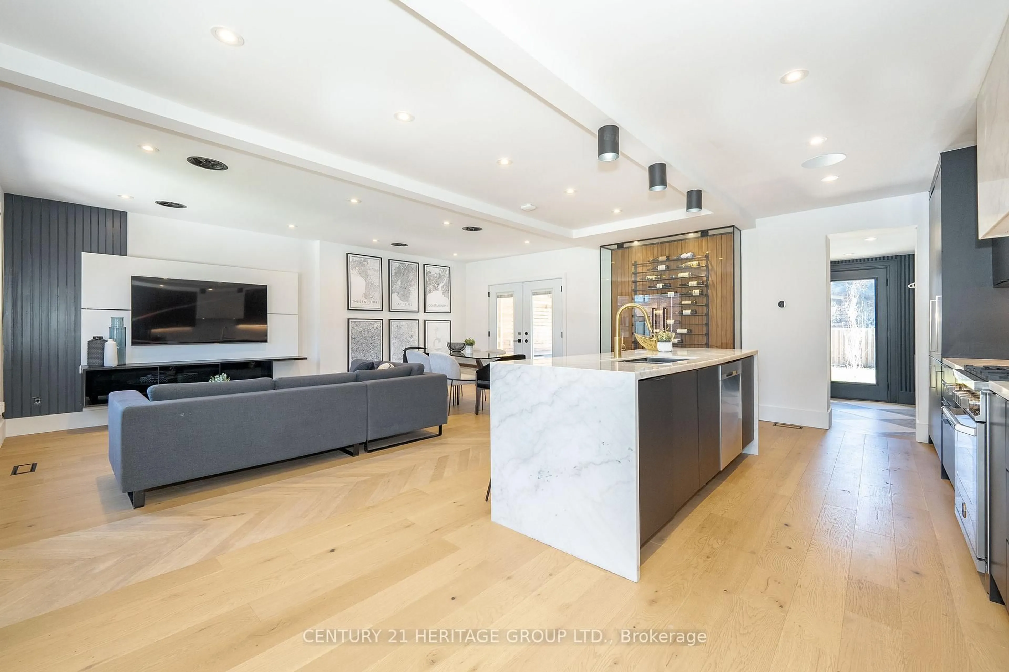 Open concept kitchen, unknown for 48 DENVALE Rd, Toronto Ontario M4B 3B7
