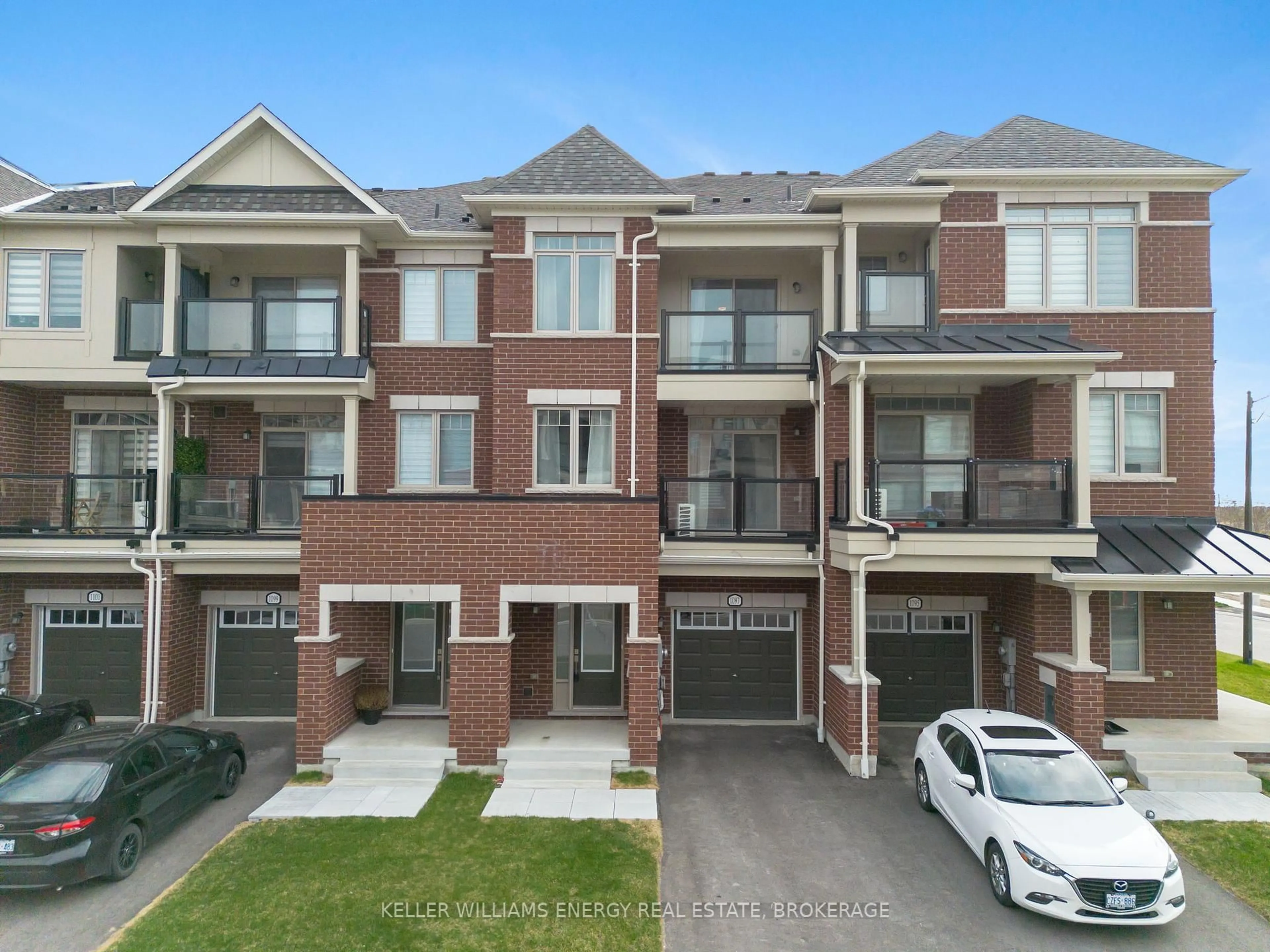 A pic from outside/outdoor area/front of a property/back of a property/a pic from drone, street for 1097 Lockie Dr, Oshawa Ontario L1H 7K5