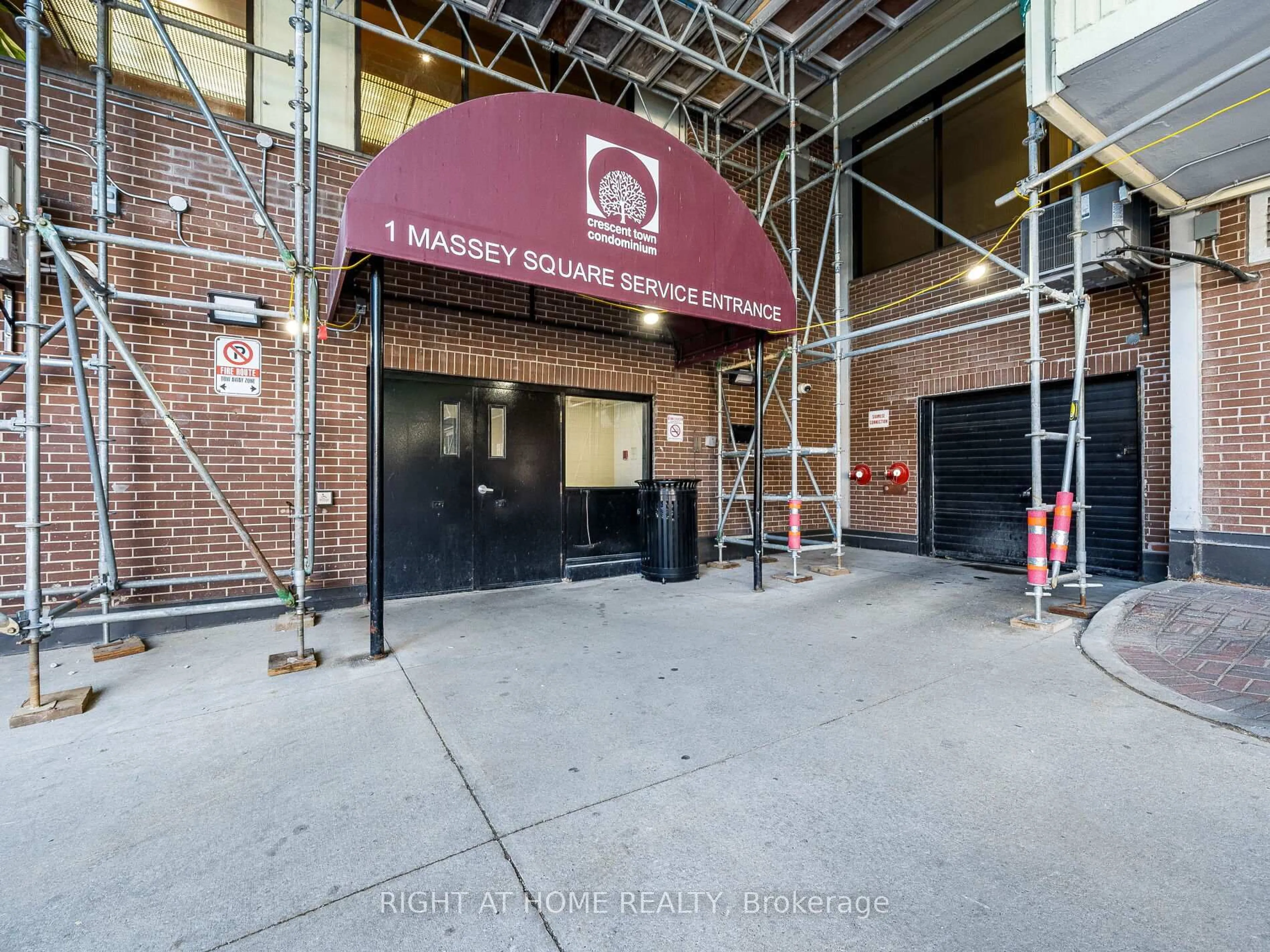 Indoor foyer for 1 Massey Sq #1208, Toronto Ontario M4C 5L4