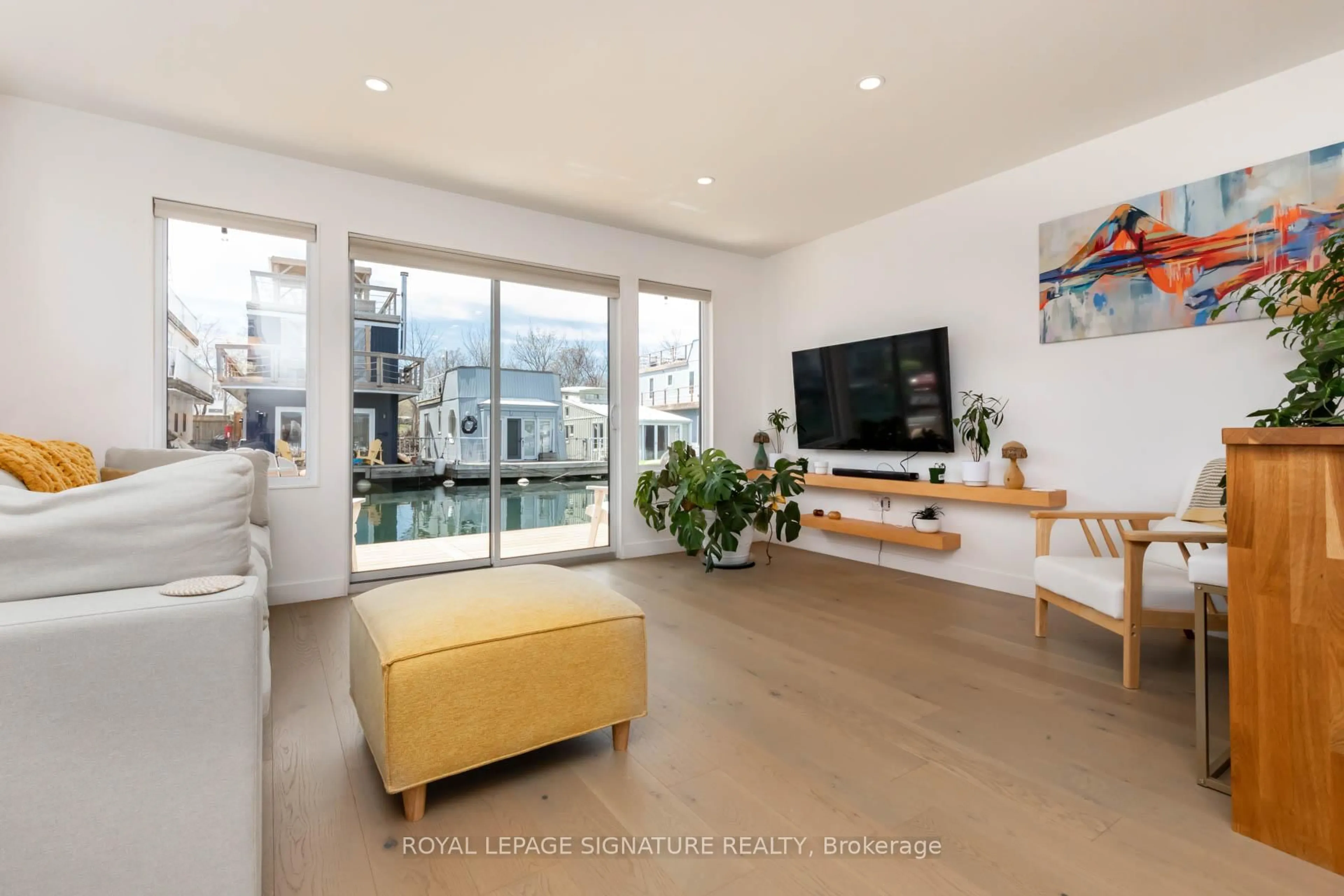 Living room with furniture, unknown for 7 Brimley Rd #E-65, Toronto Ontario M1M 3W3