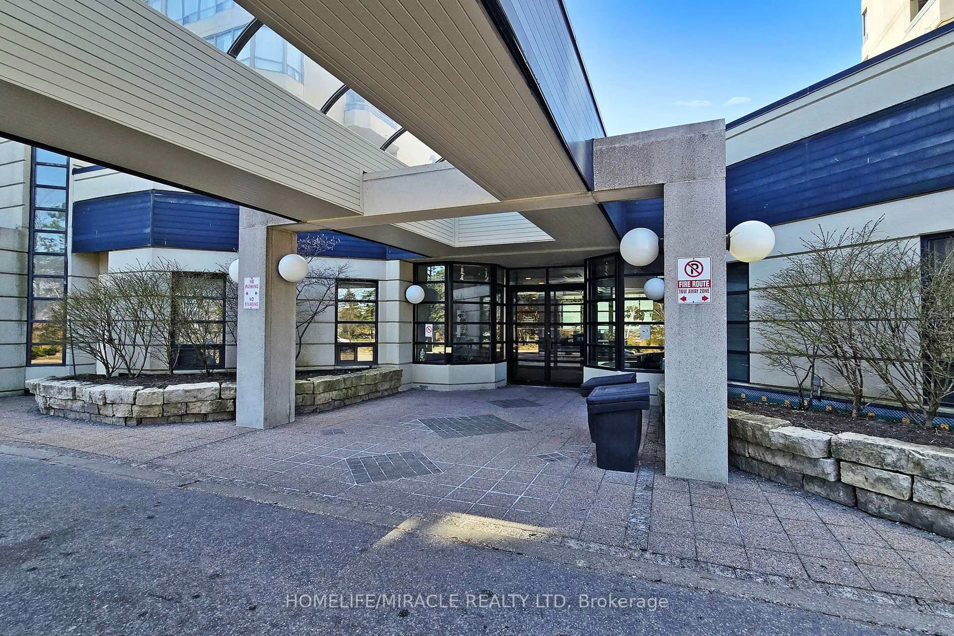 Indoor foyer for 160 Alton Towers Circ #209, Toronto Ontario M1V 4X8